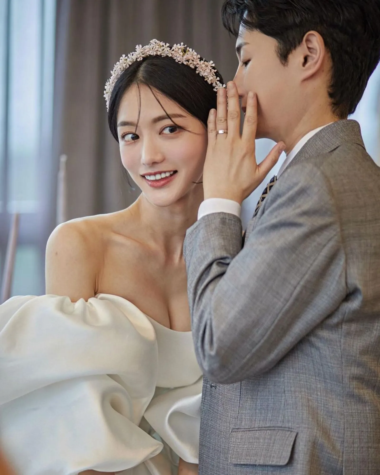 17 Artis Korea yang Menikah di Tahun 2023, Romantis Banget!