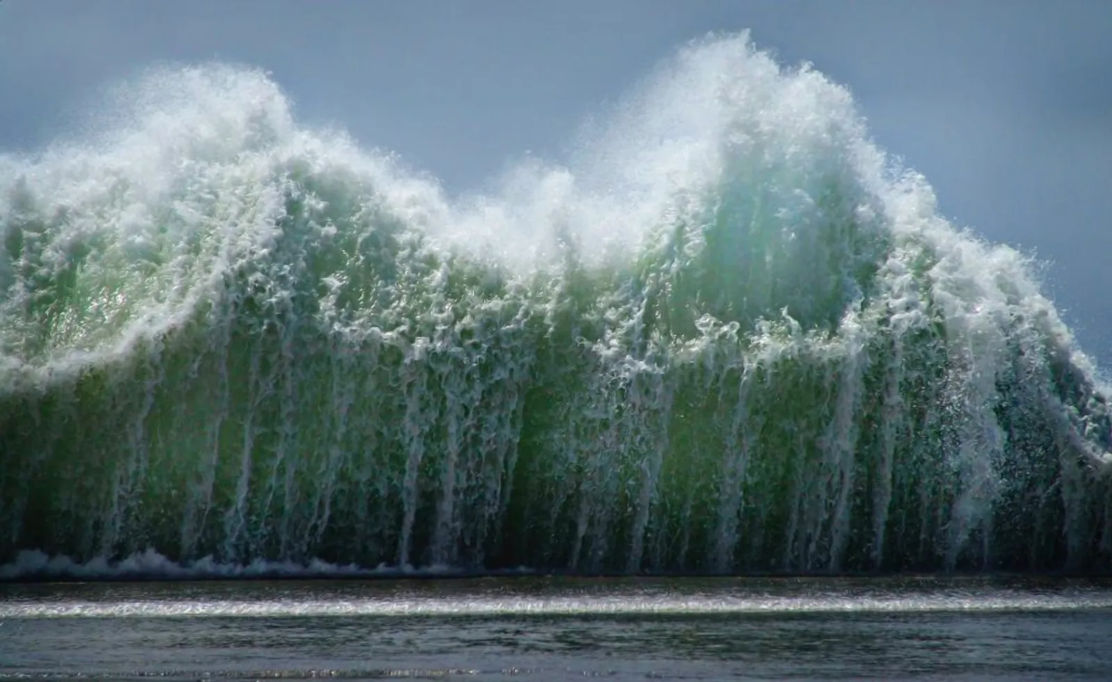 7 Tsunami Paling Tinggi yang Pernah Ada Dalam Sejarah