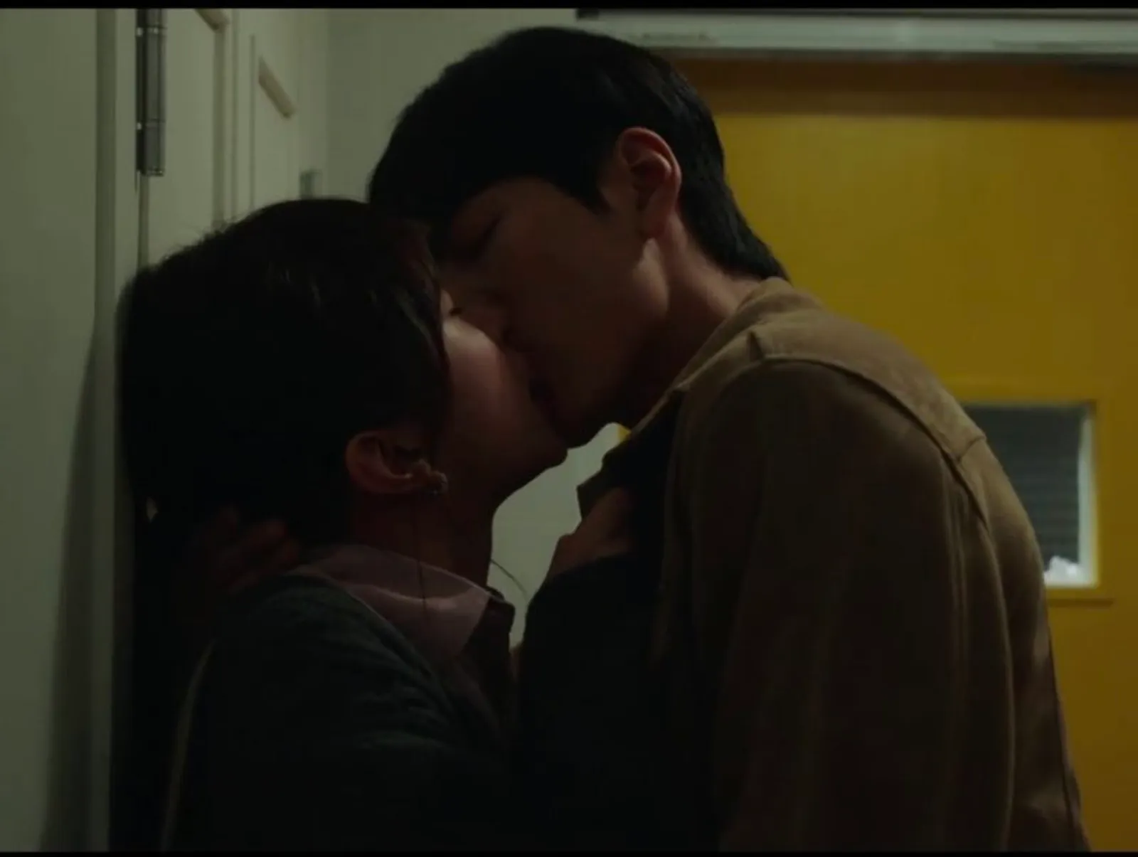 5 Adegan Seks Man on Top di Drama Korea, Bisa Terbawa Suasana! 