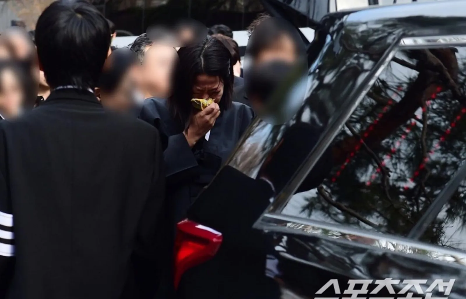 Potret Pemakaman Lee Sun Kyun, Diiringi Isak Tangis Pihak Keluarga