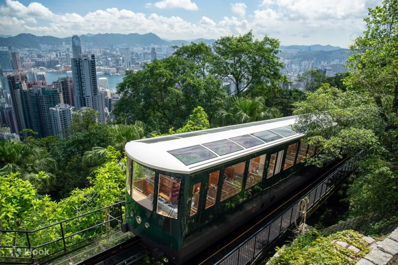 Panduan Naik Victoria Peak Tram Menuju The Peak, Hong Kong yang Ikonik