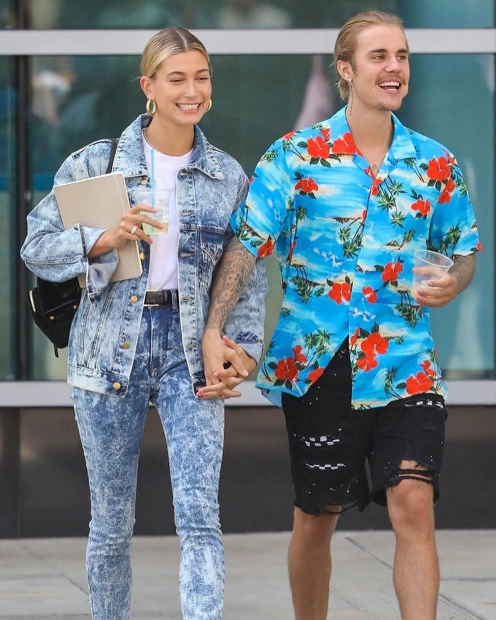Deretan Bukti Outfit Hailey & Justin Bieber Nggak Selalu Kompak
