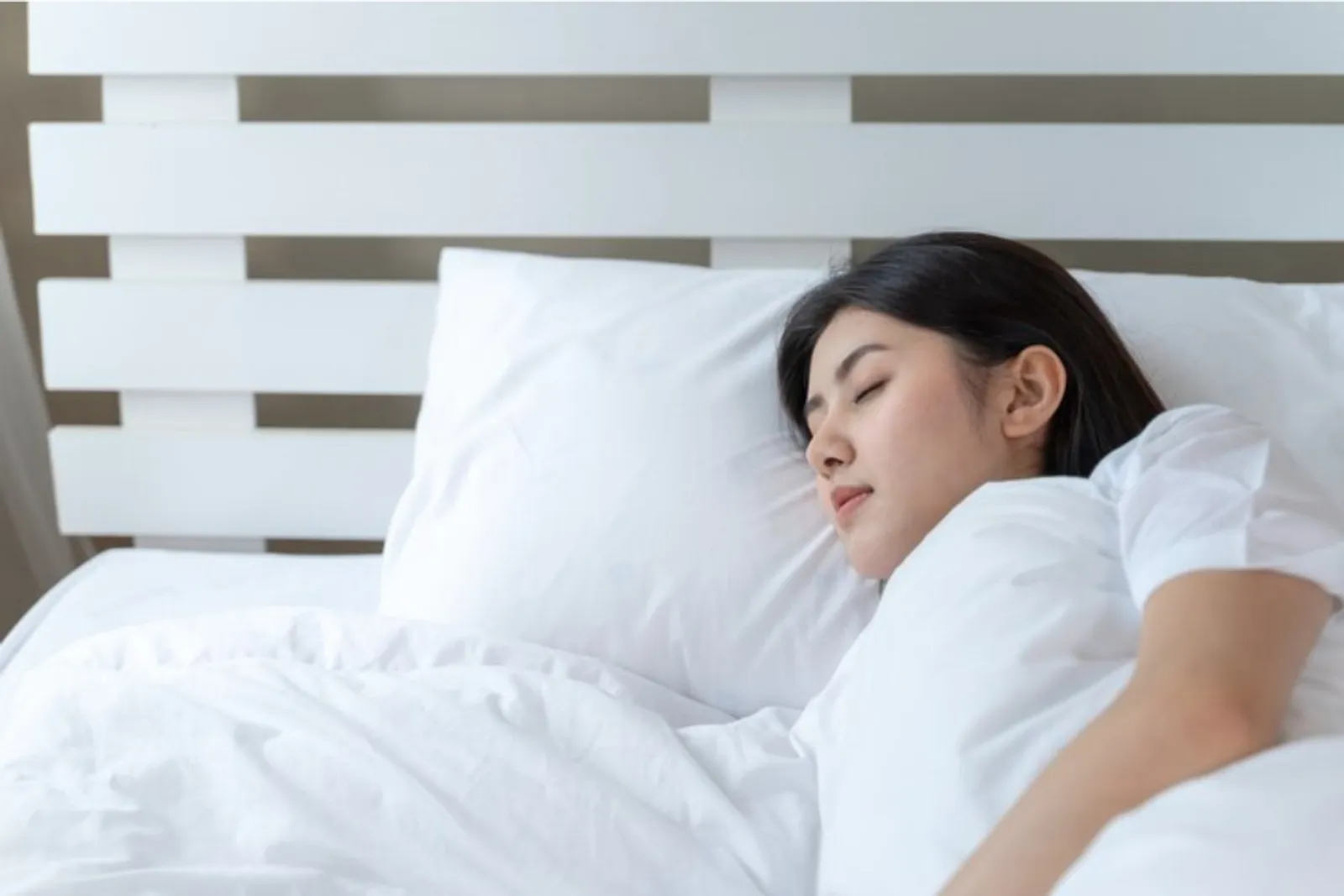 Alasan Ilmiah Kamu Bisa Tidur Lebih Nyenyak saat bersama Pasangan