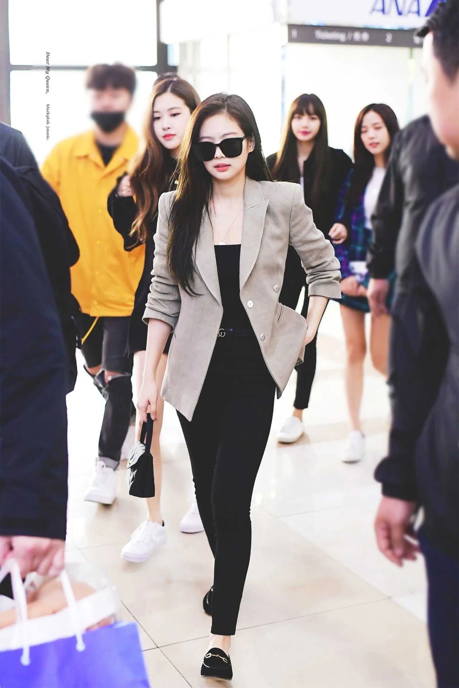 Gaya Chic Jennie ‘BLACKPINK’ saat Pakai Blazer di Berbagai Momen