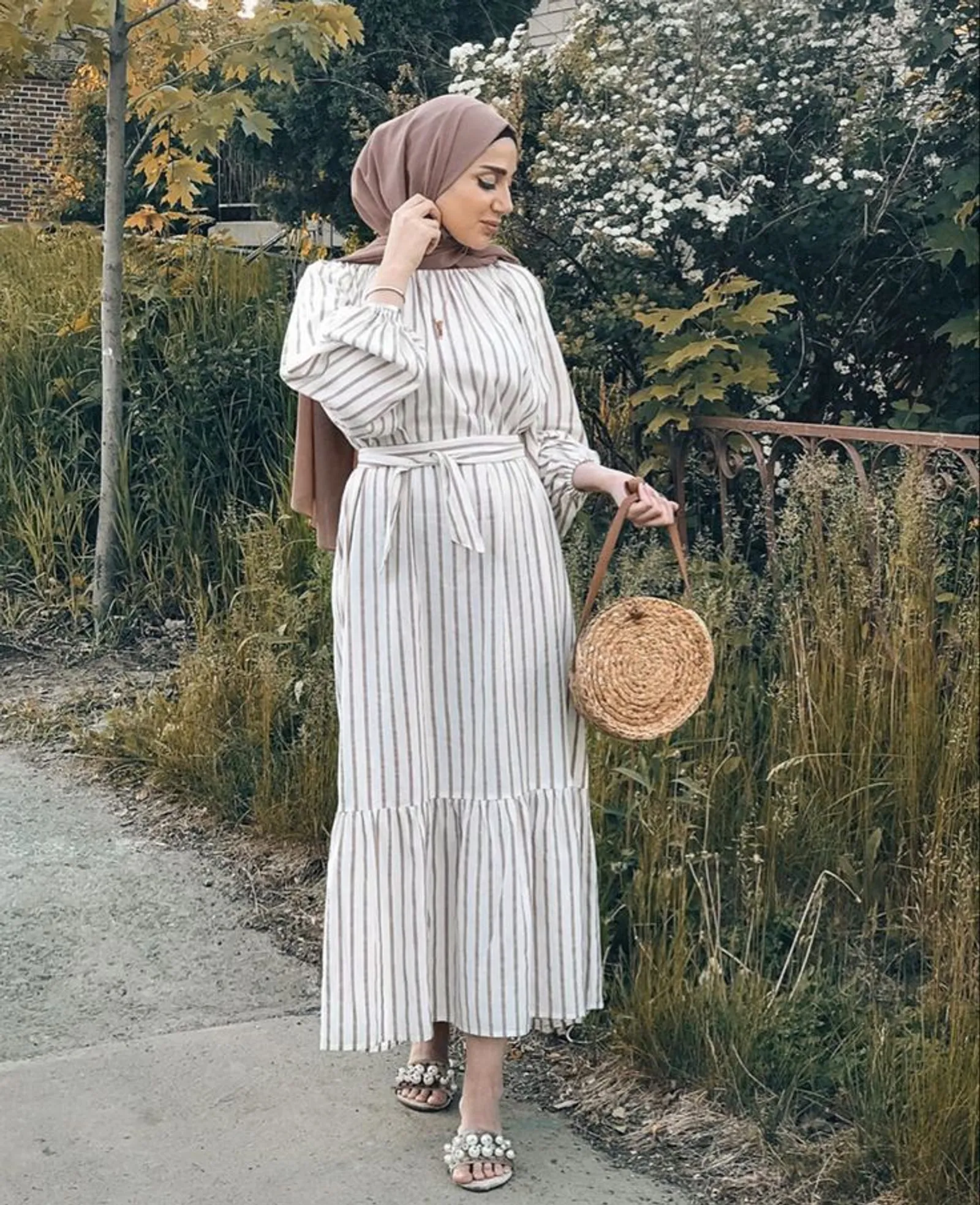 Tren Fashion Hijab 2024, Model One Set dan Outer Jadi Hits