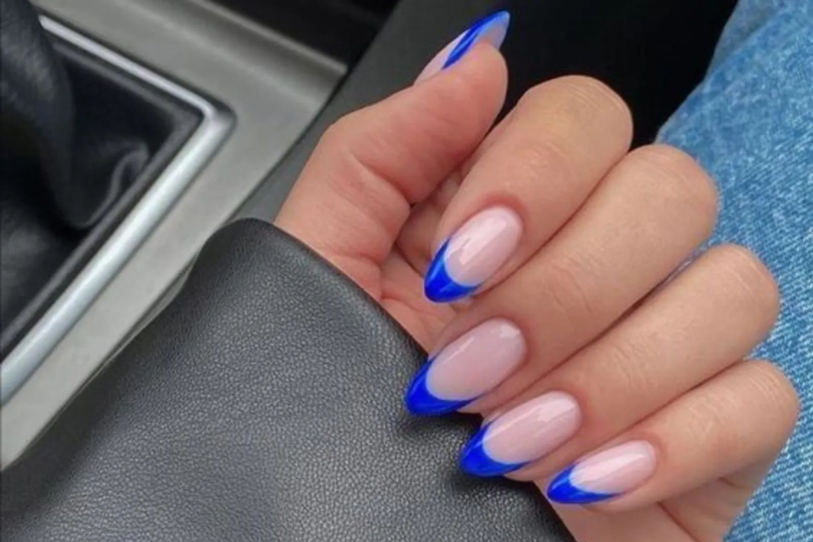 7 Gaya Nail Art Nuansa Biru yang Menarik untuk Kamu Coba