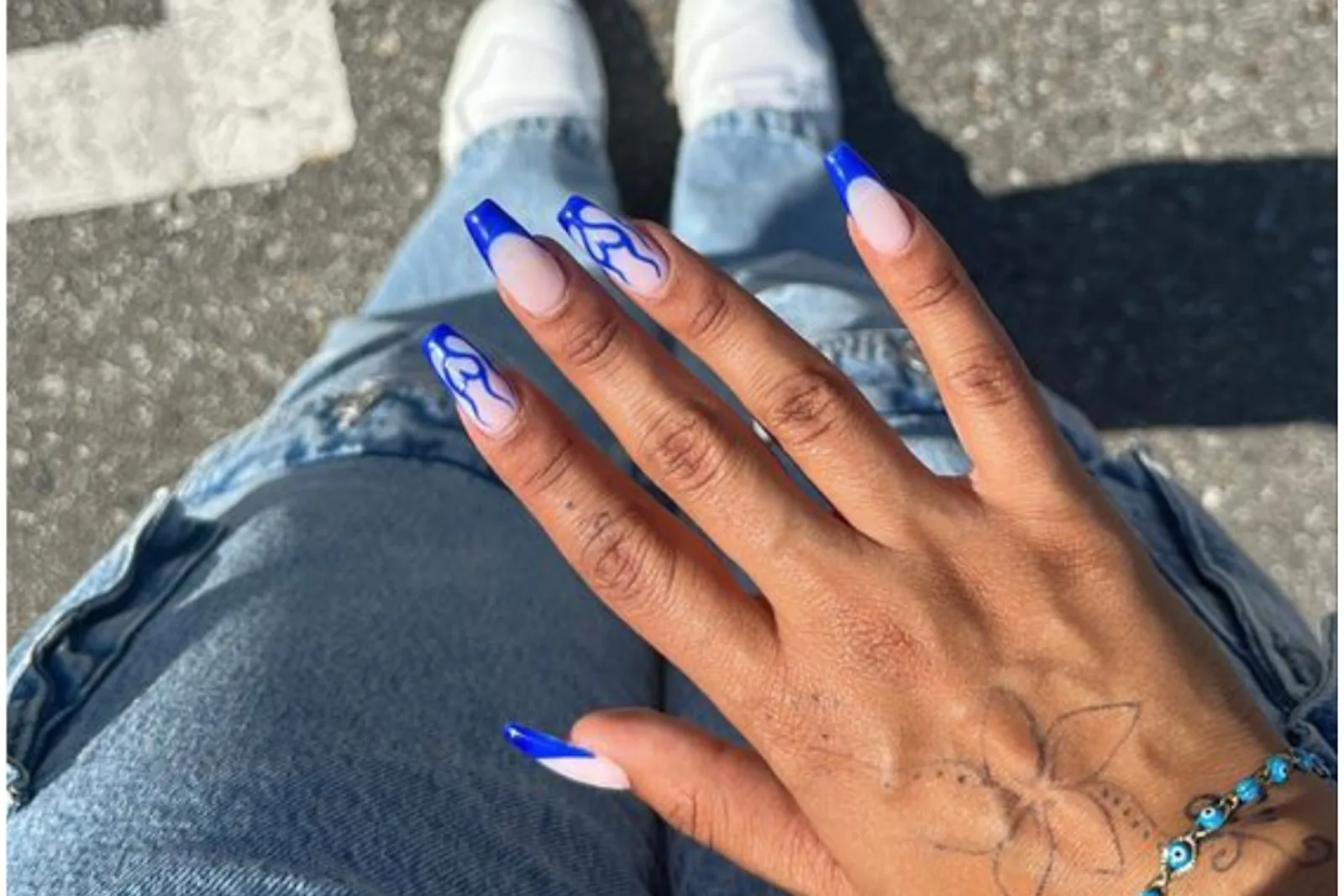 7 Gaya Nail Art Nuansa Biru yang Menarik untuk Kamu Coba