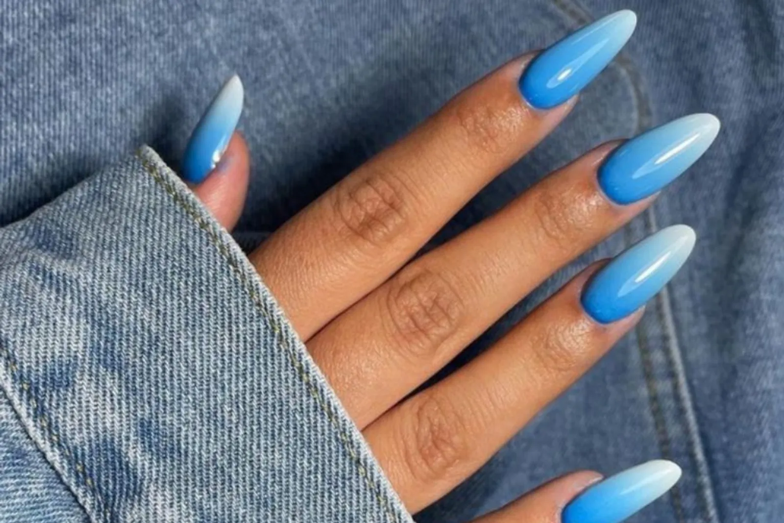 7 Gaya Nail Art Nuansa Biru yang Menarik untuk Kamu Coba