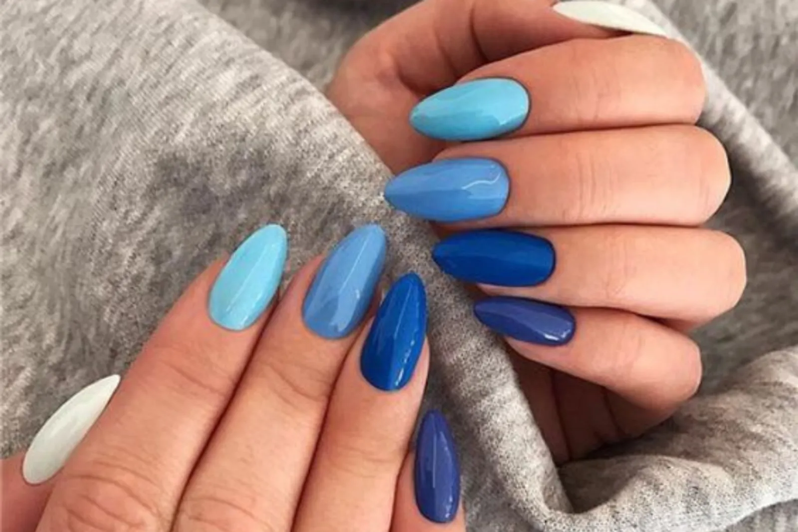 7 Gaya Nail Art Nuansa Biru yang Menarik untuk Kamu Coba