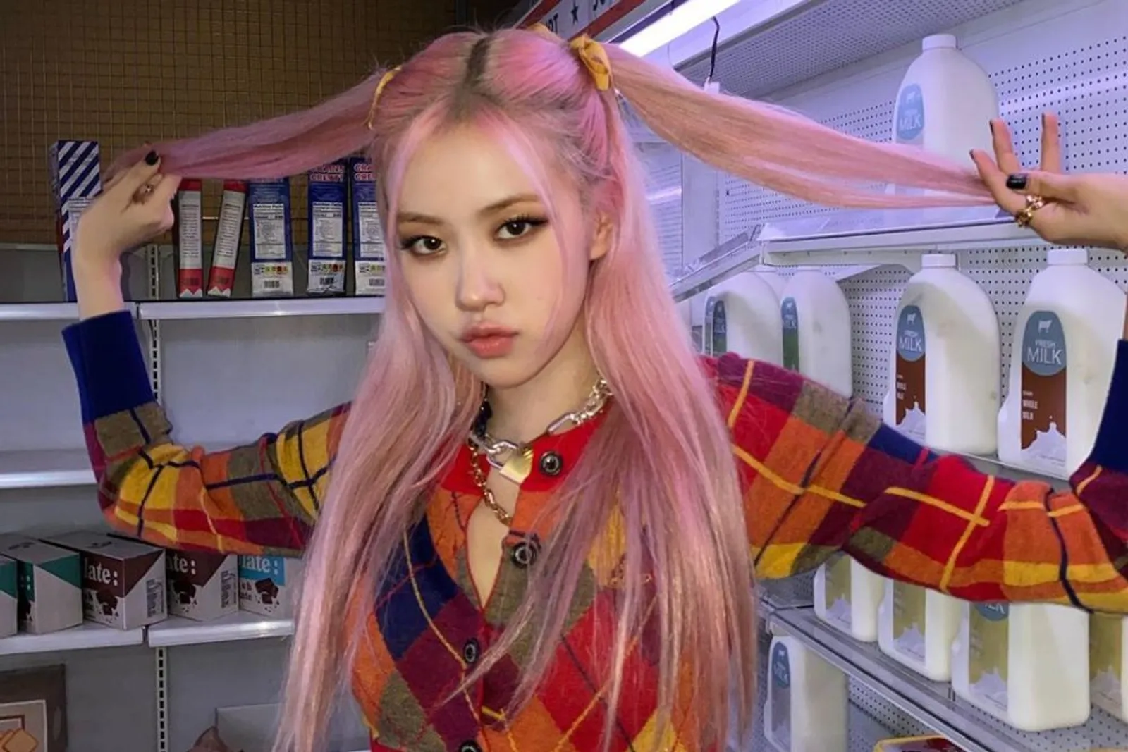 Deretan Idol Kpop Tampil Fresh dengan Rambut Pink