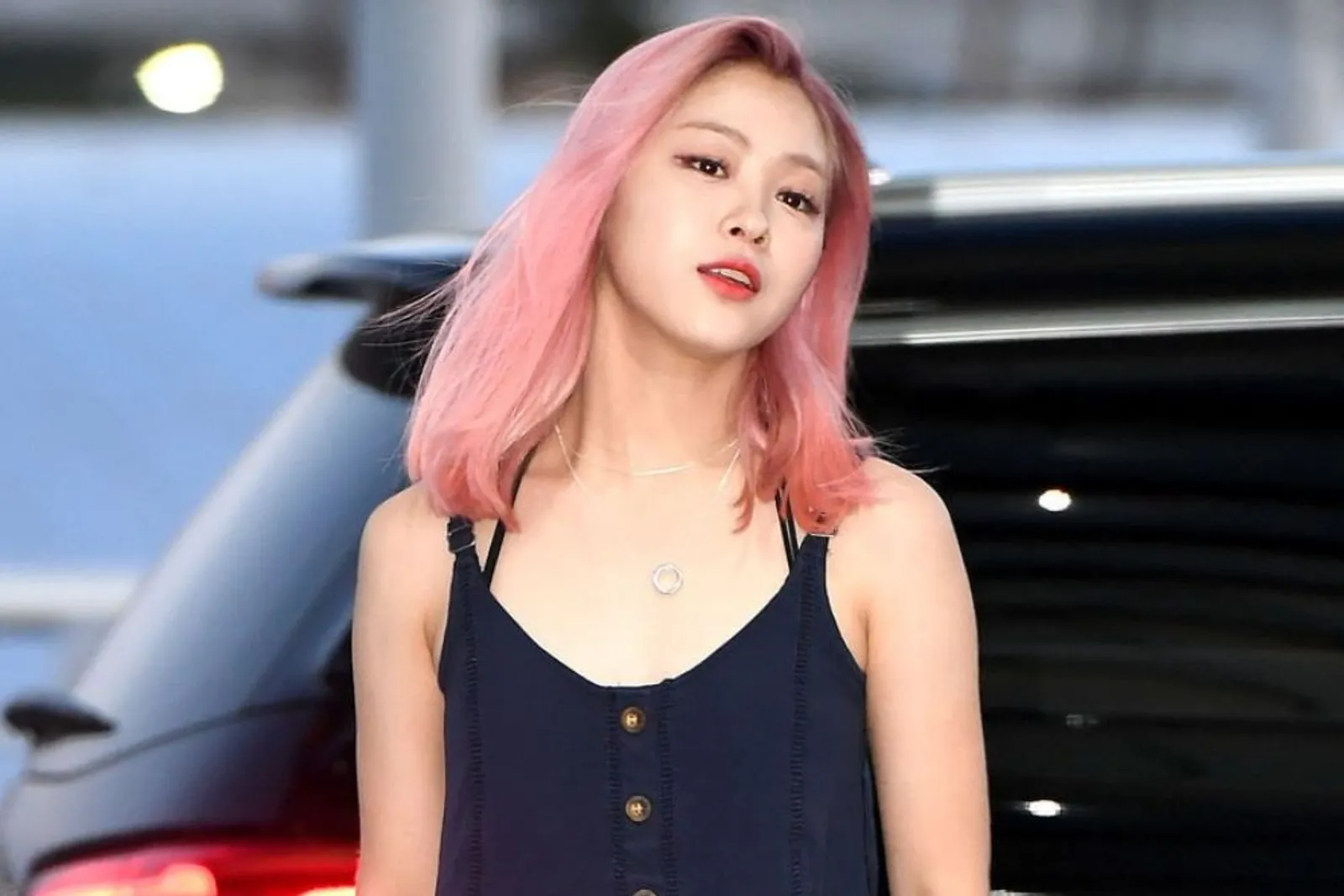 Deretan Idol Kpop Tampil Fresh dengan Rambut Pink