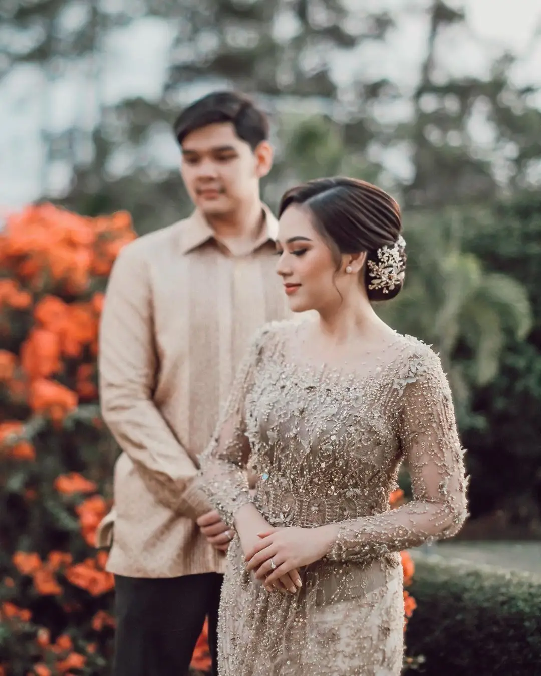 Inspirasi Kebaya Lamaran dengan Warna Nude