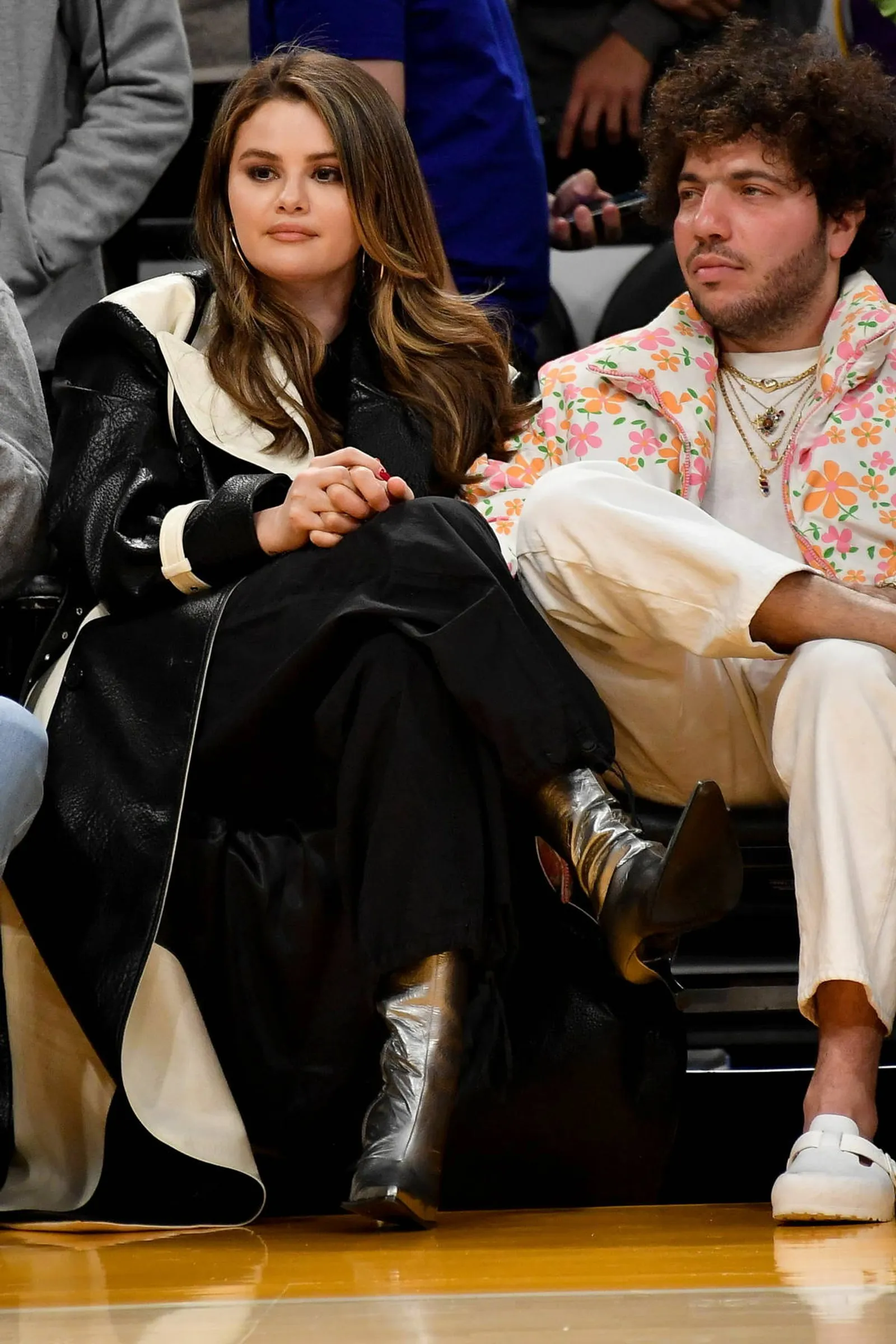 Go Public, Selena Gomez & Pacar Curi Perhatian dengan OOTD Nonton NBA