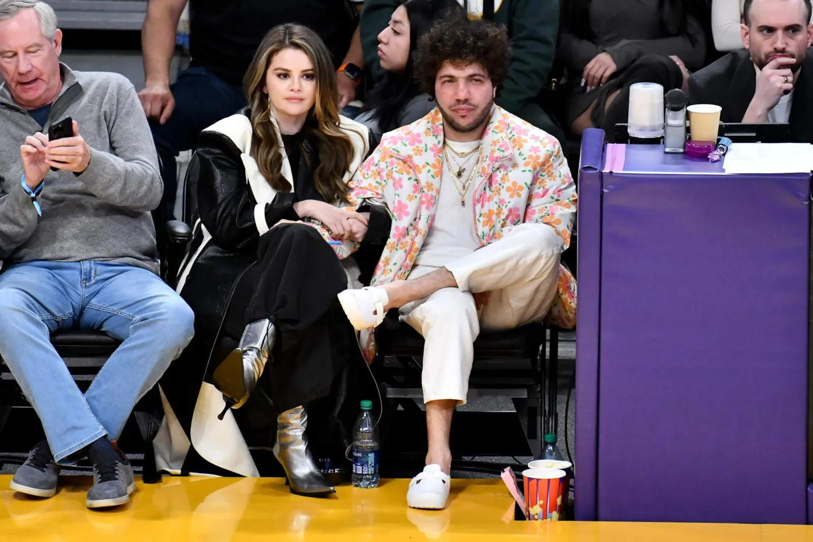 Go Public, Selena Gomez & Pacar Curi Perhatian dengan OOTD Nonton NBA