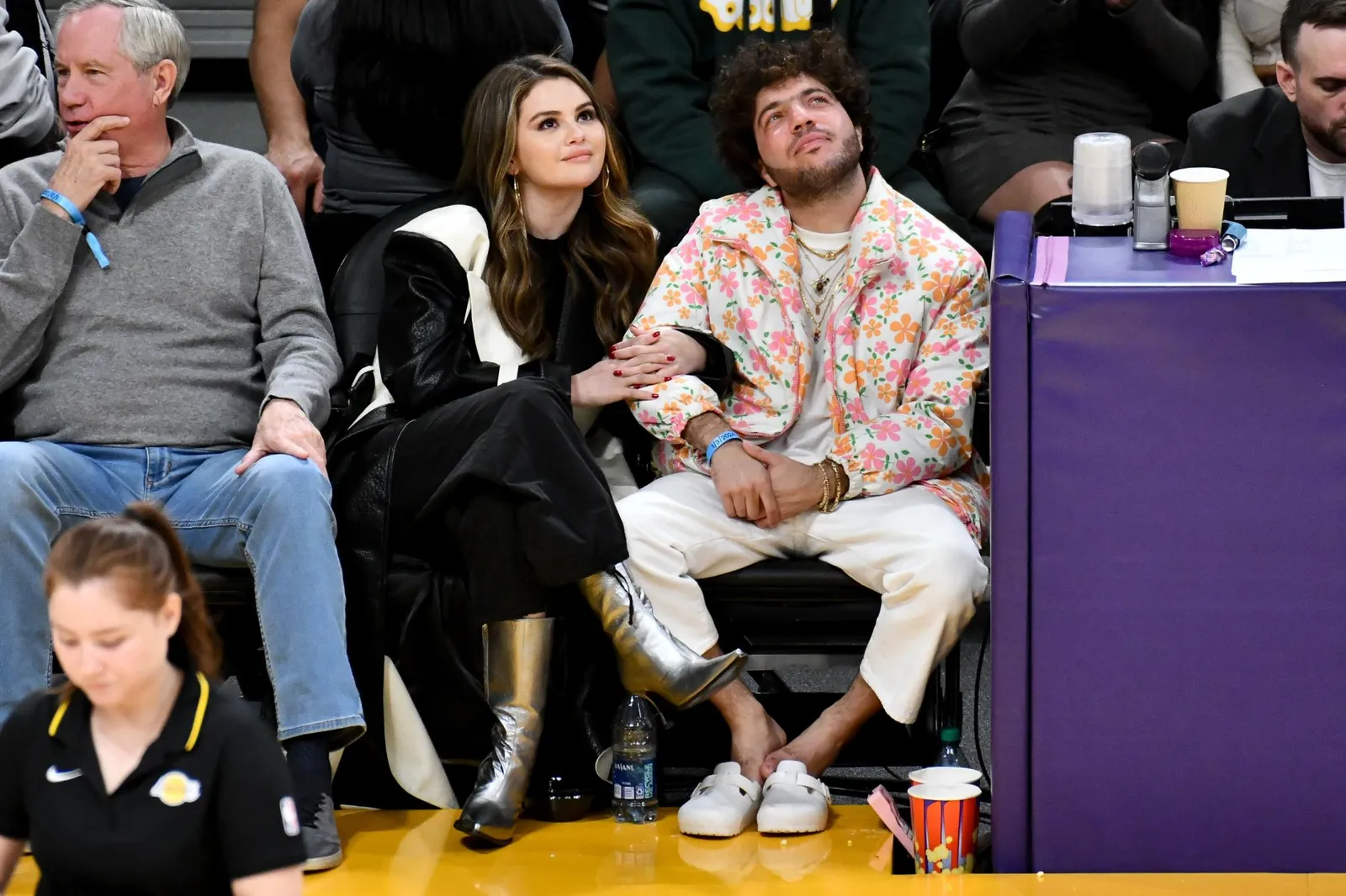 Go Public, Selena Gomez & Pacar Curi Perhatian dengan OOTD Nonton NBA