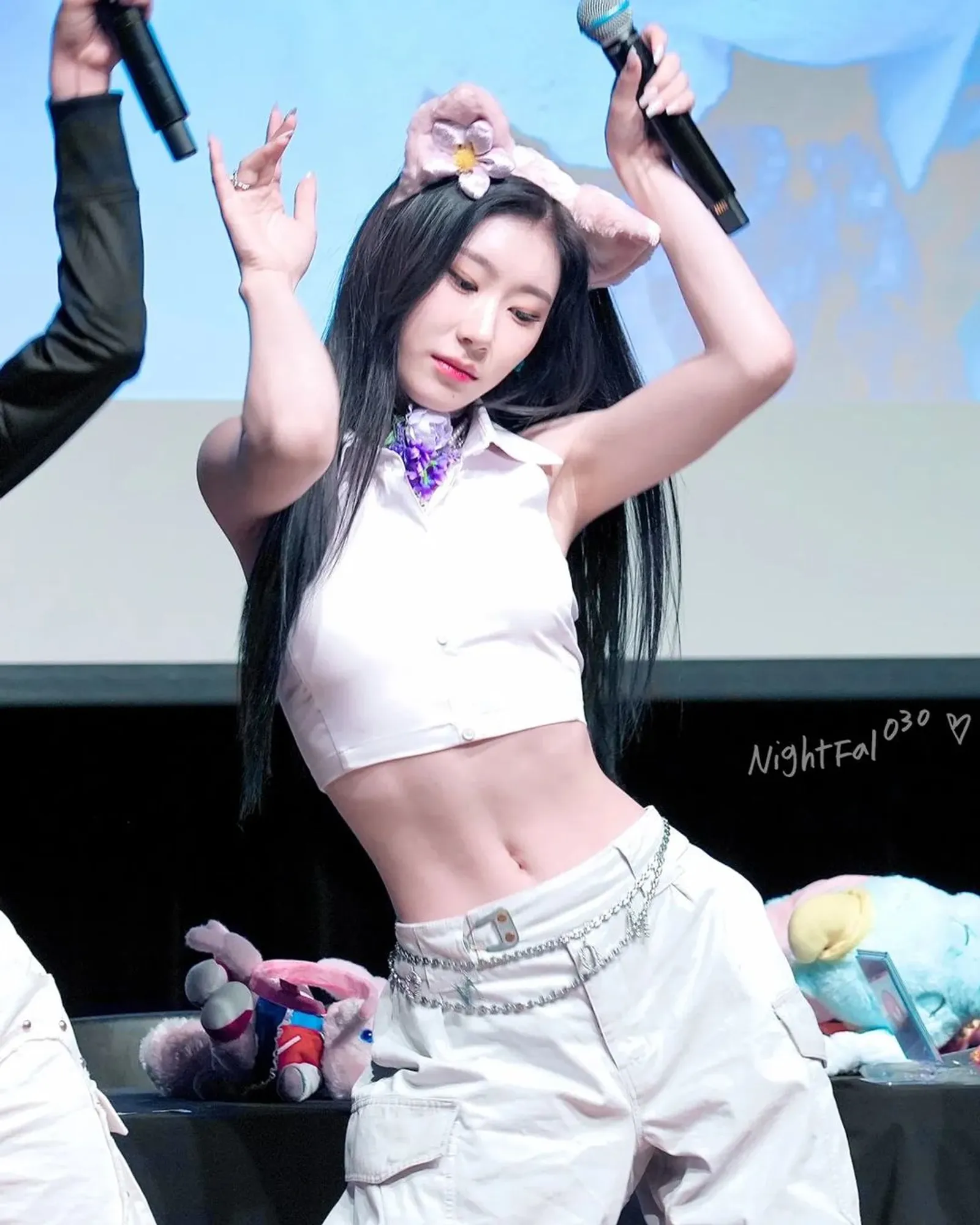 Jang Wonyoung 'IVE' & Deretan Idol Kpop Generasi ke-4 Punya Abs Seksi 