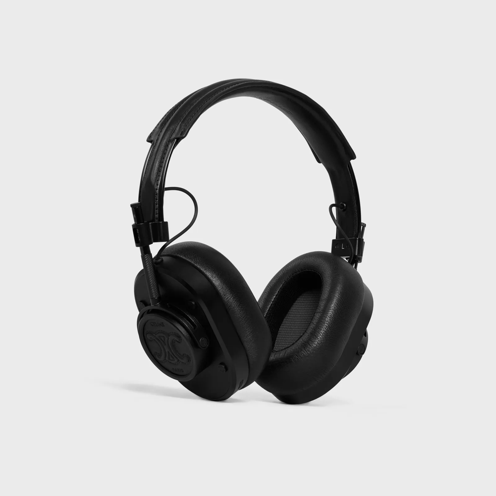 CELINE Rilis Koleksi Headphone Kolaborasi dengan Master & Dynamic