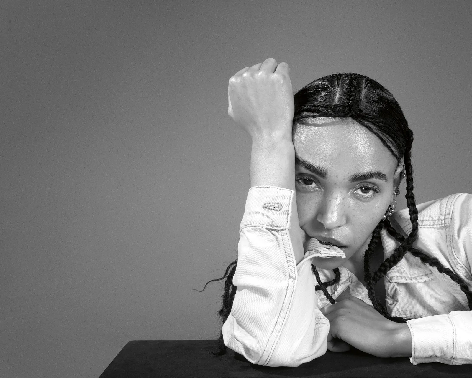 Kampanye Iklan Calvin Klein FKA Twigs Dilarang Tayang di Inggris