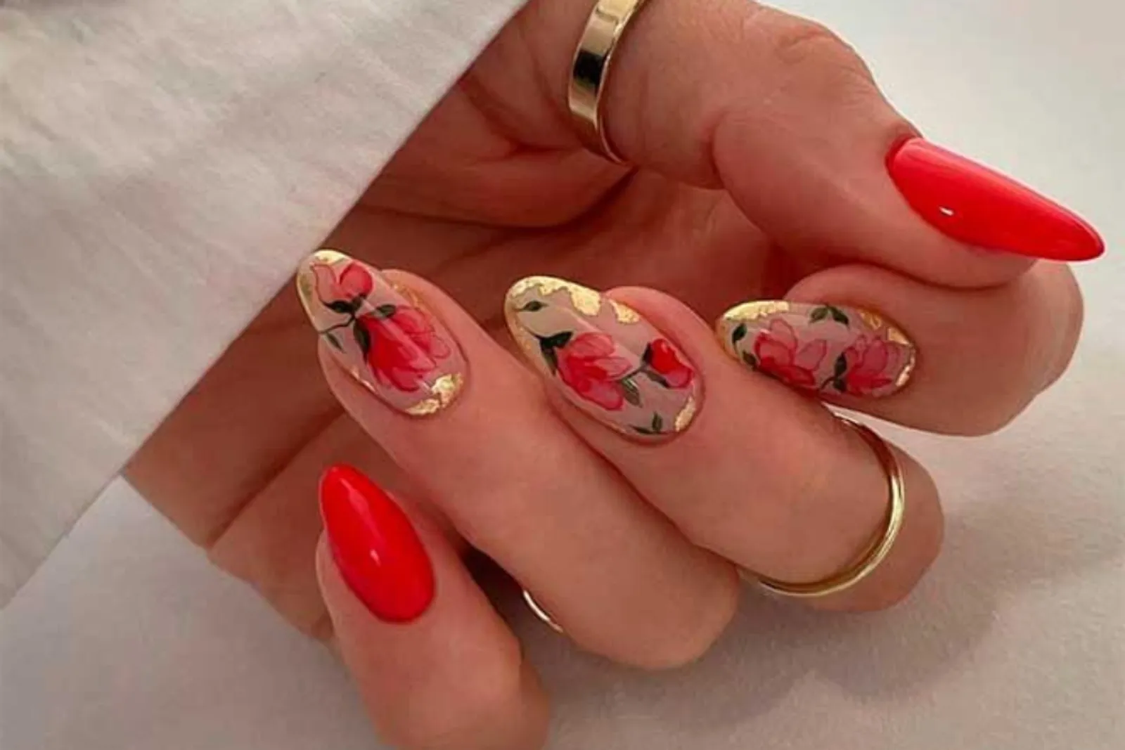 7 Inspirasi Gaya Nail Art Merah yang Menawan