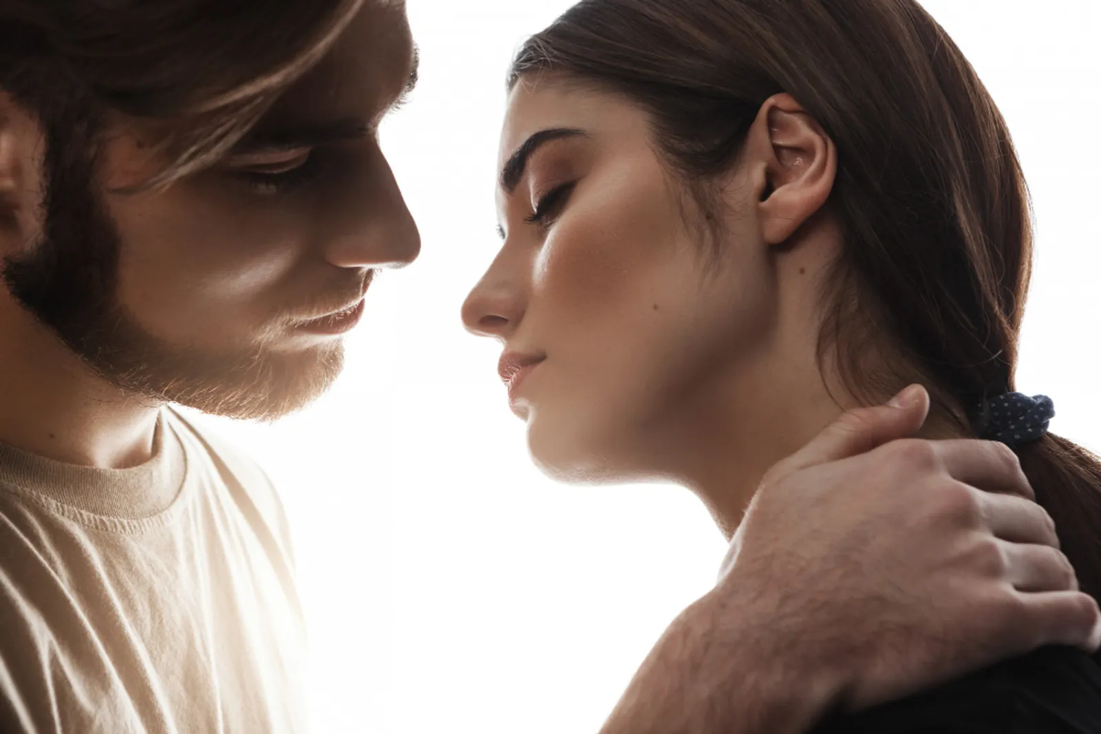 10 Kesalahan yang Harus Dihindari saat Berciuman, Jangan Overthinking!