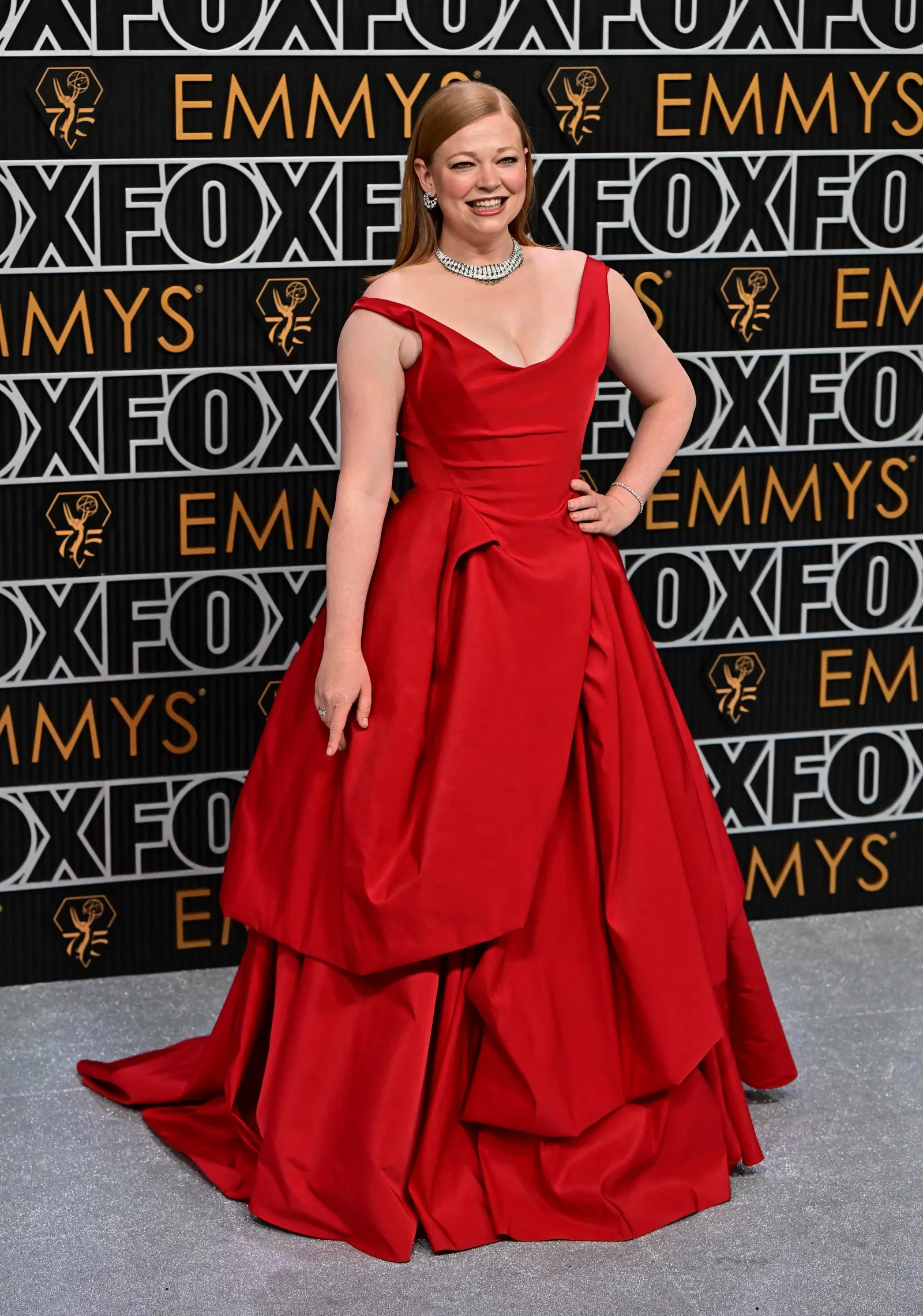 Gaya Mewah Artis Hollywood di Karpet Merah Emmy Awards 2024