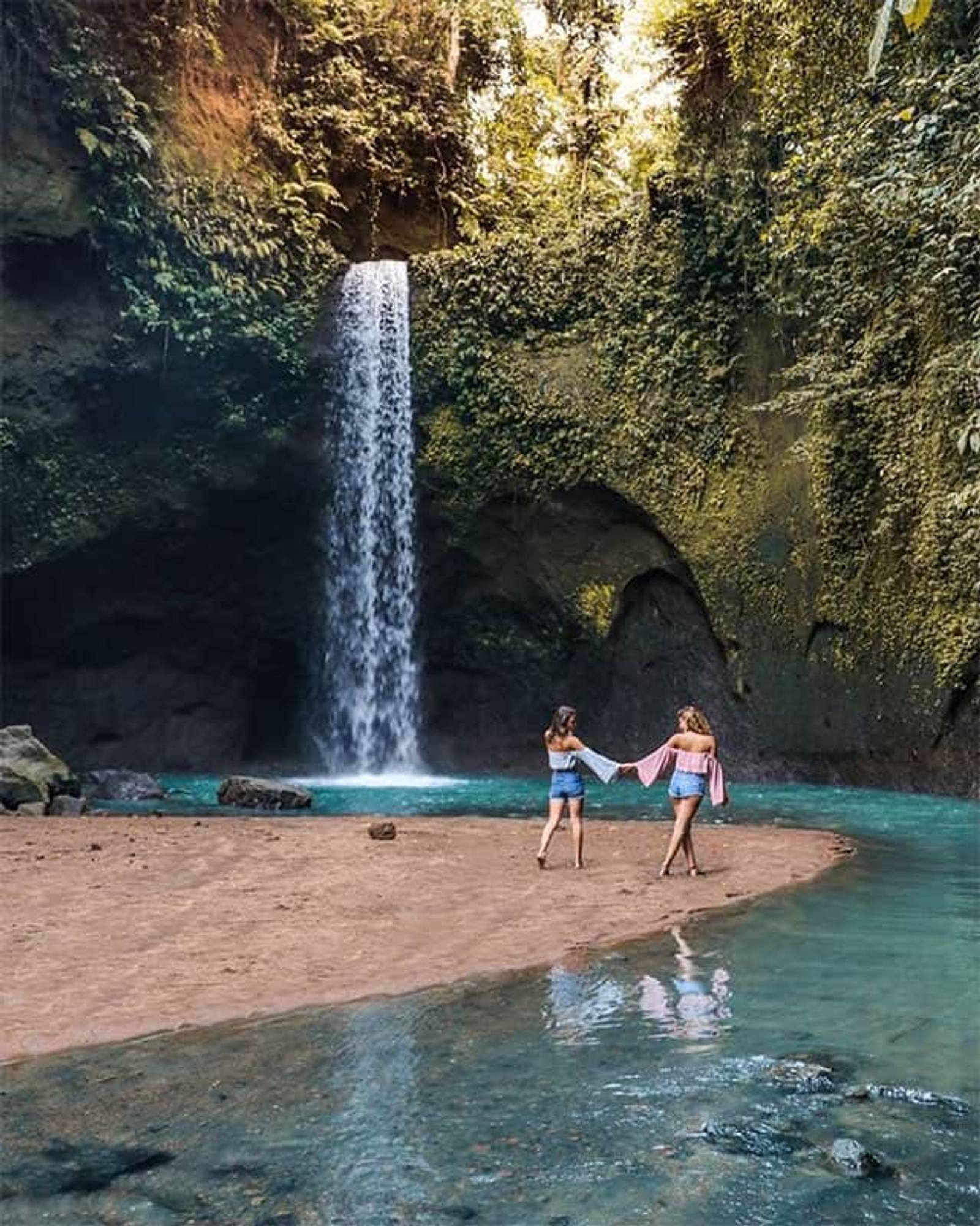 7 Travel Bucket List 2025, Wisata Alam Indonesia Penuh Petualangan