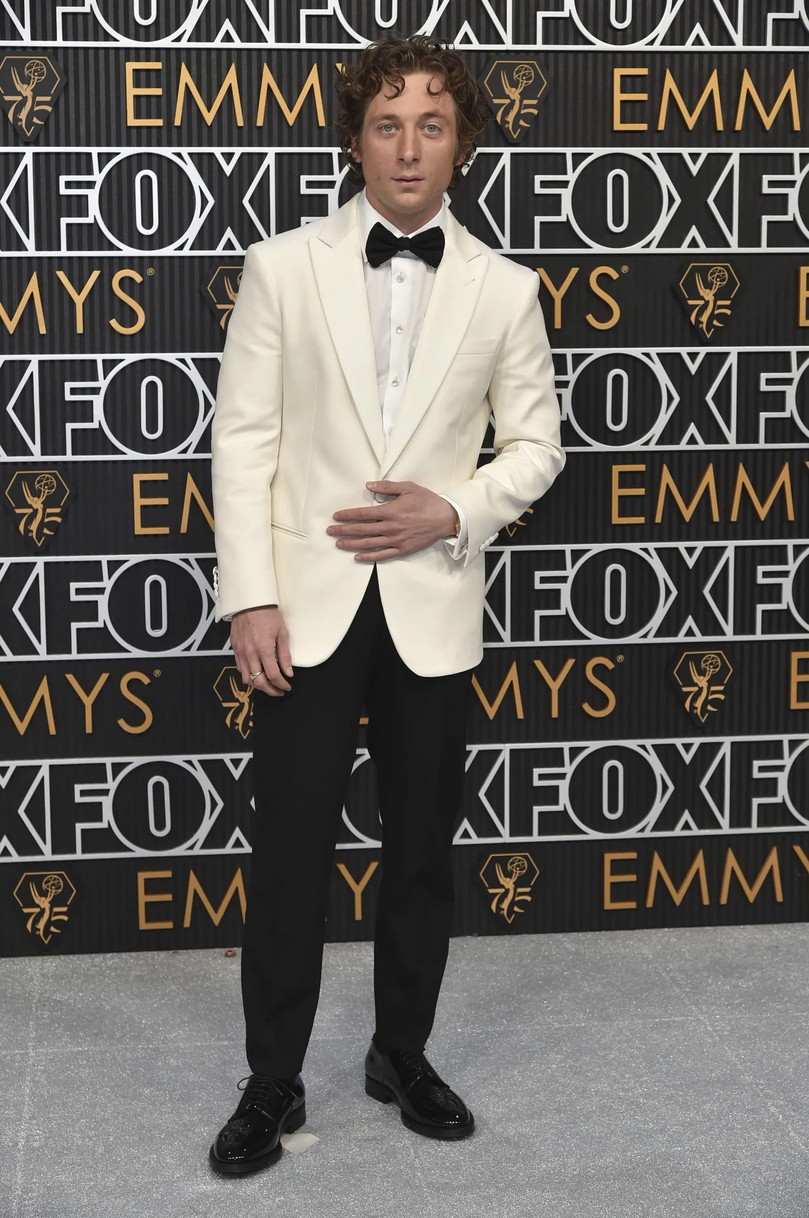 Gaya Mewah Artis Hollywood di Karpet Merah Emmy Awards 2024