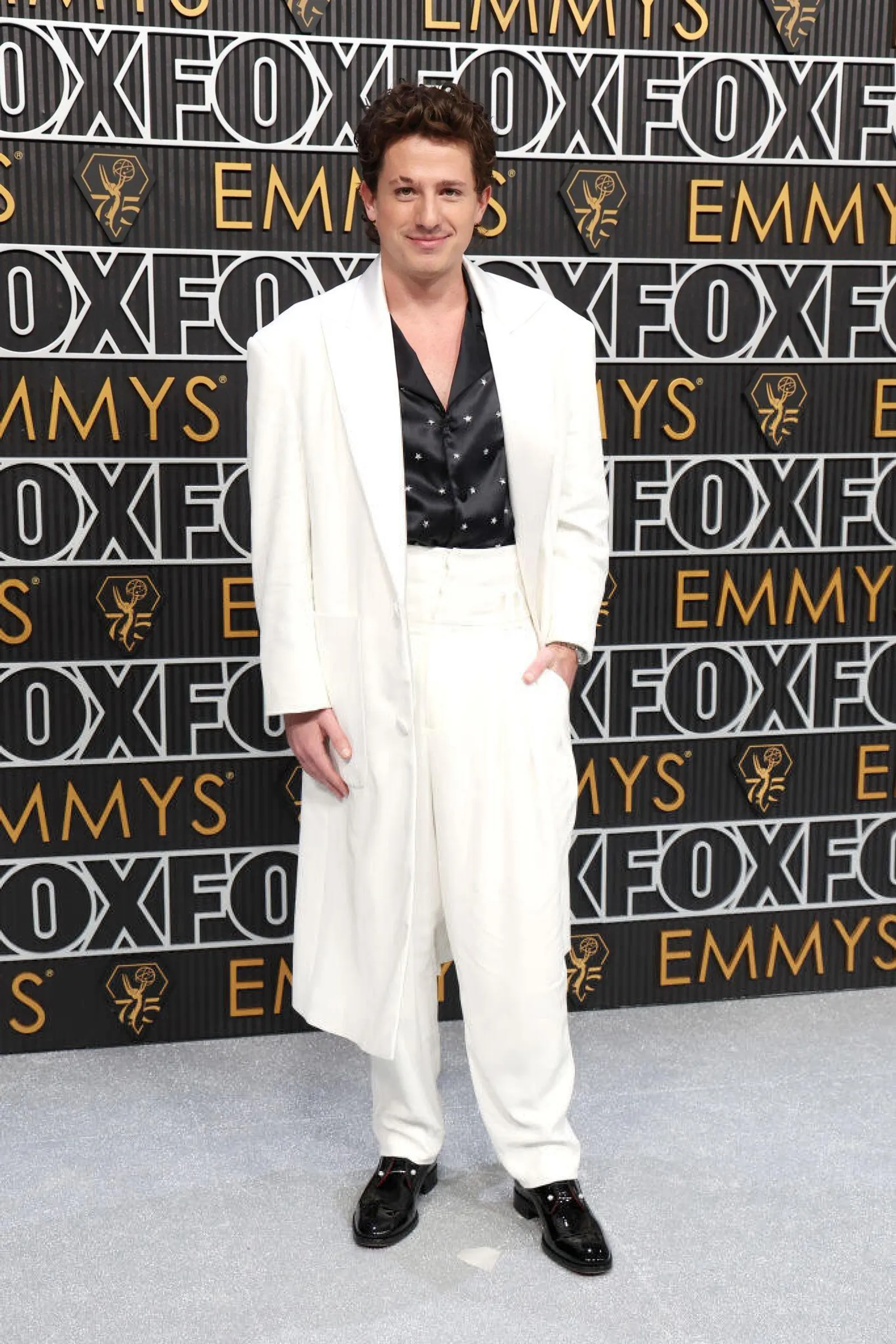 Gaya Mewah Artis Hollywood di Karpet Merah Emmy Awards 2024