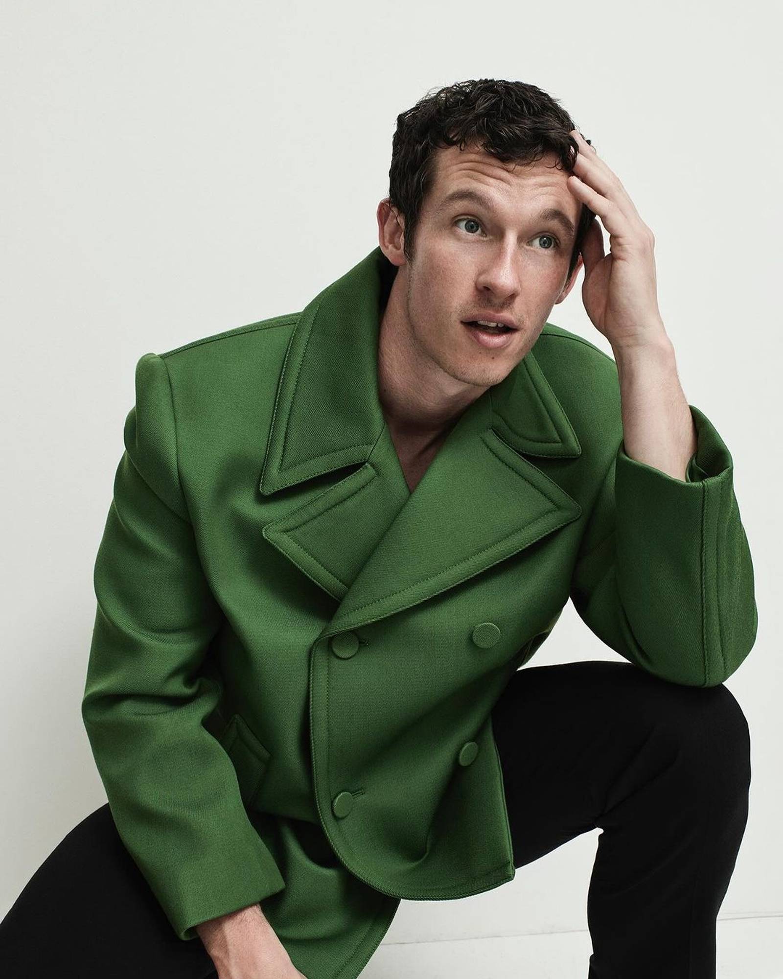 Profil Callum Turner yang Diisukan Jadi Pacar Baru Dua Lipa