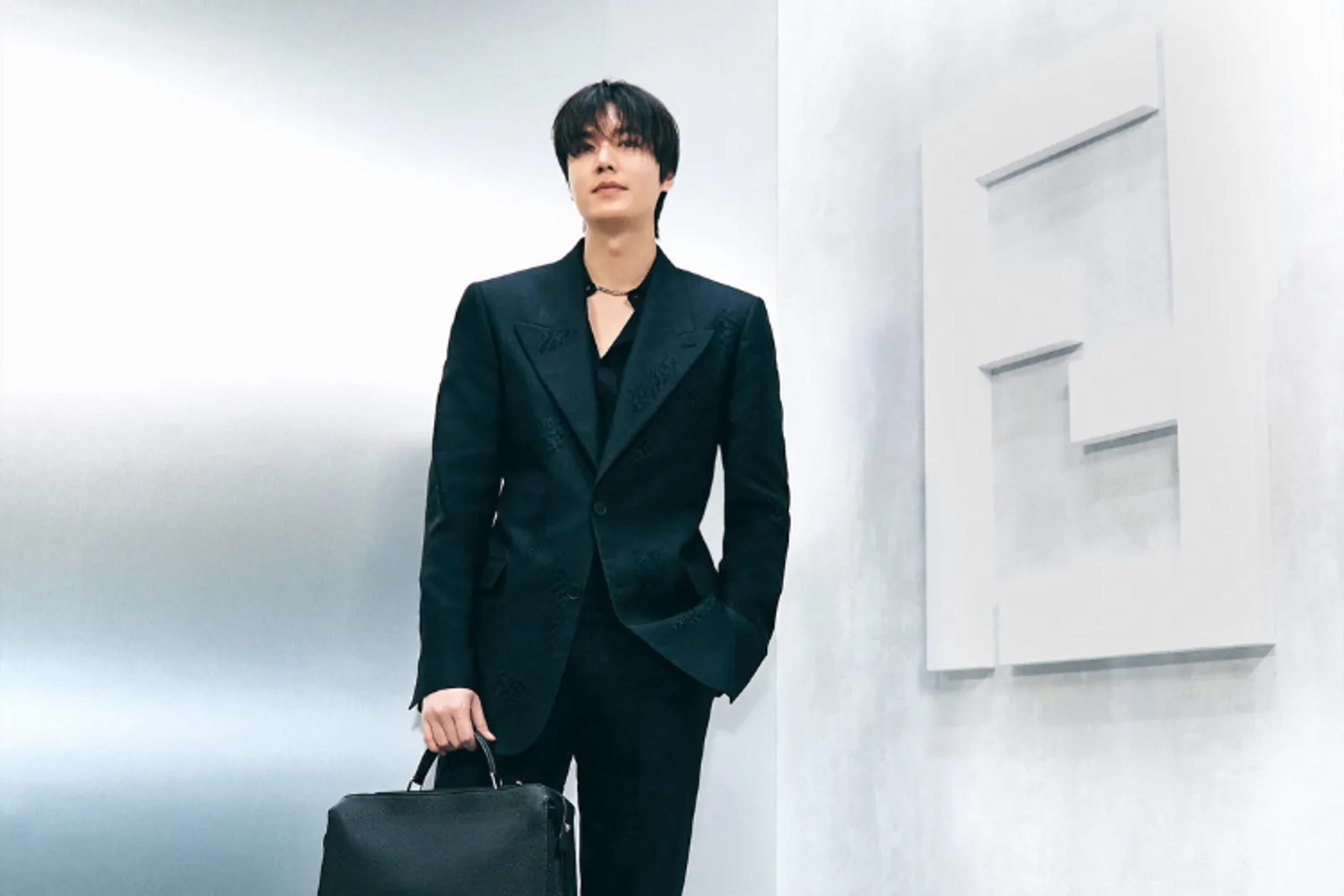 Gaya Terbaik Para Seleb Hadiri FENDI Men's Fall/Winter 2024 Show