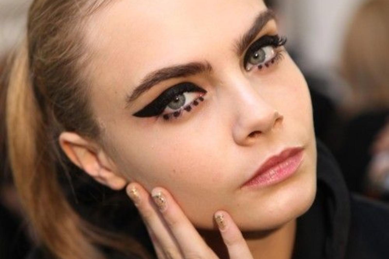 5 Gaya Eyeliner untuk Riasan yang Tampak Memukau