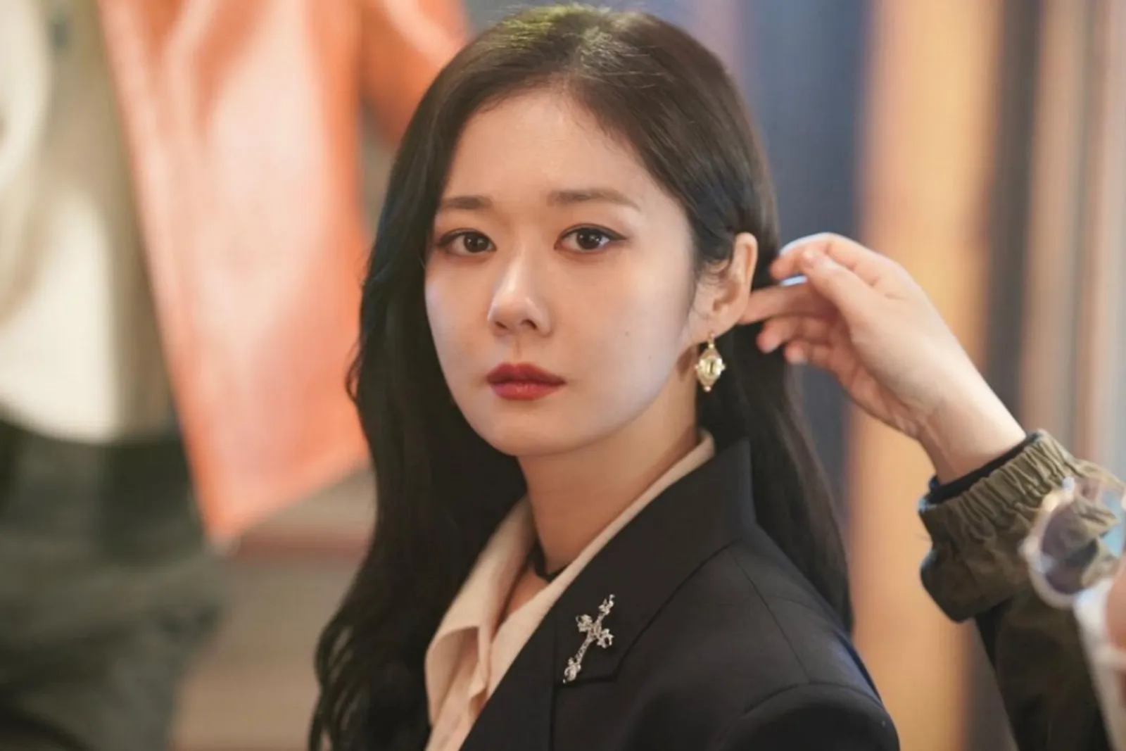 Selalu Memuji, 5 Aktris Korea Ini Bucin Banget Sama Suaminya Lho!