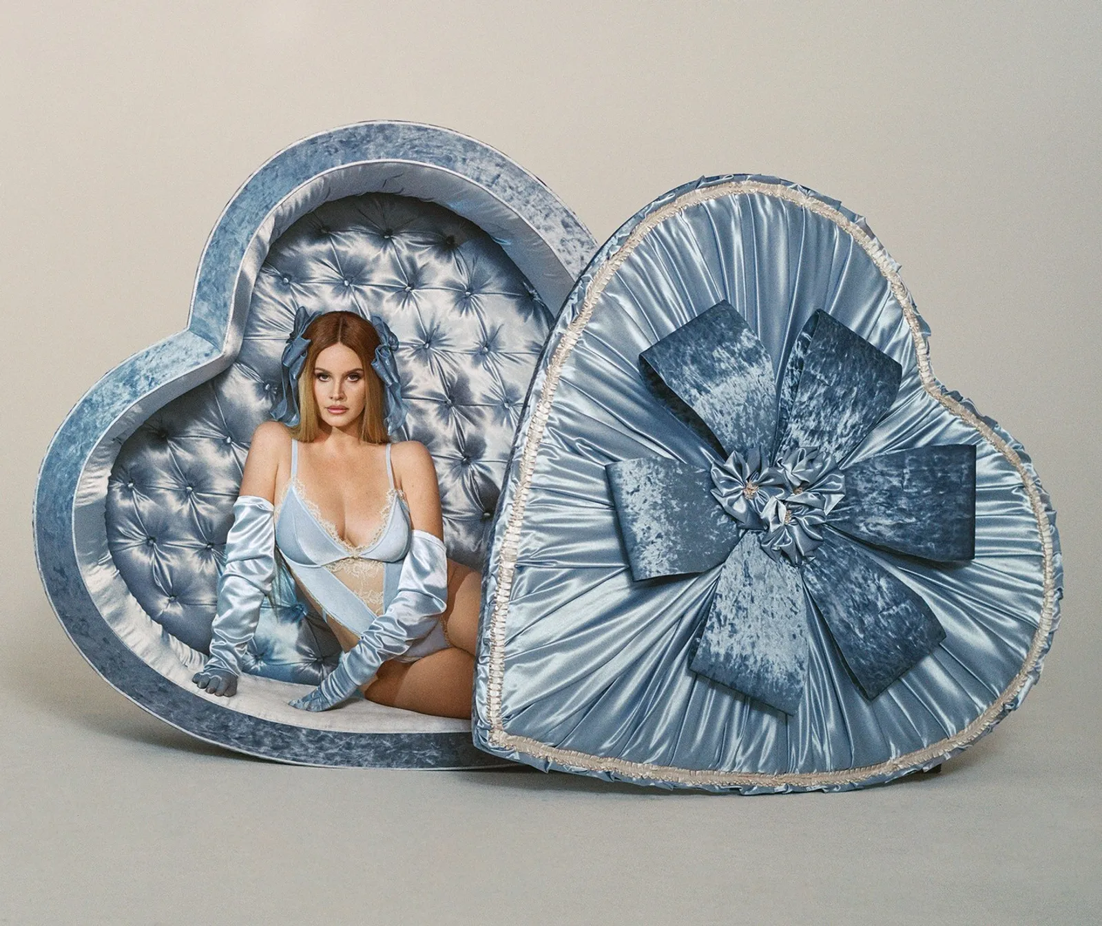 Lana Del Rey Jadi Model Campaign SKIMS Valentine Collection 2024