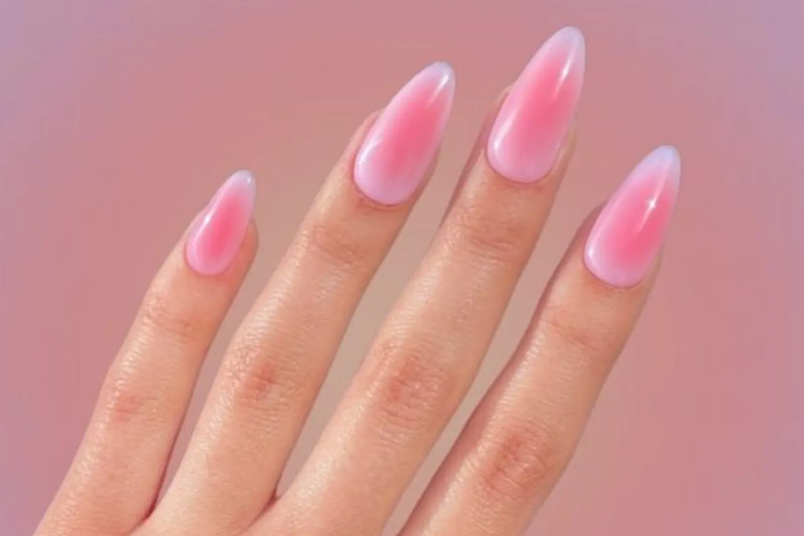 8 Inspirasi Nail Art Nuansa Pink, Bikin Kuku Makin Cantik