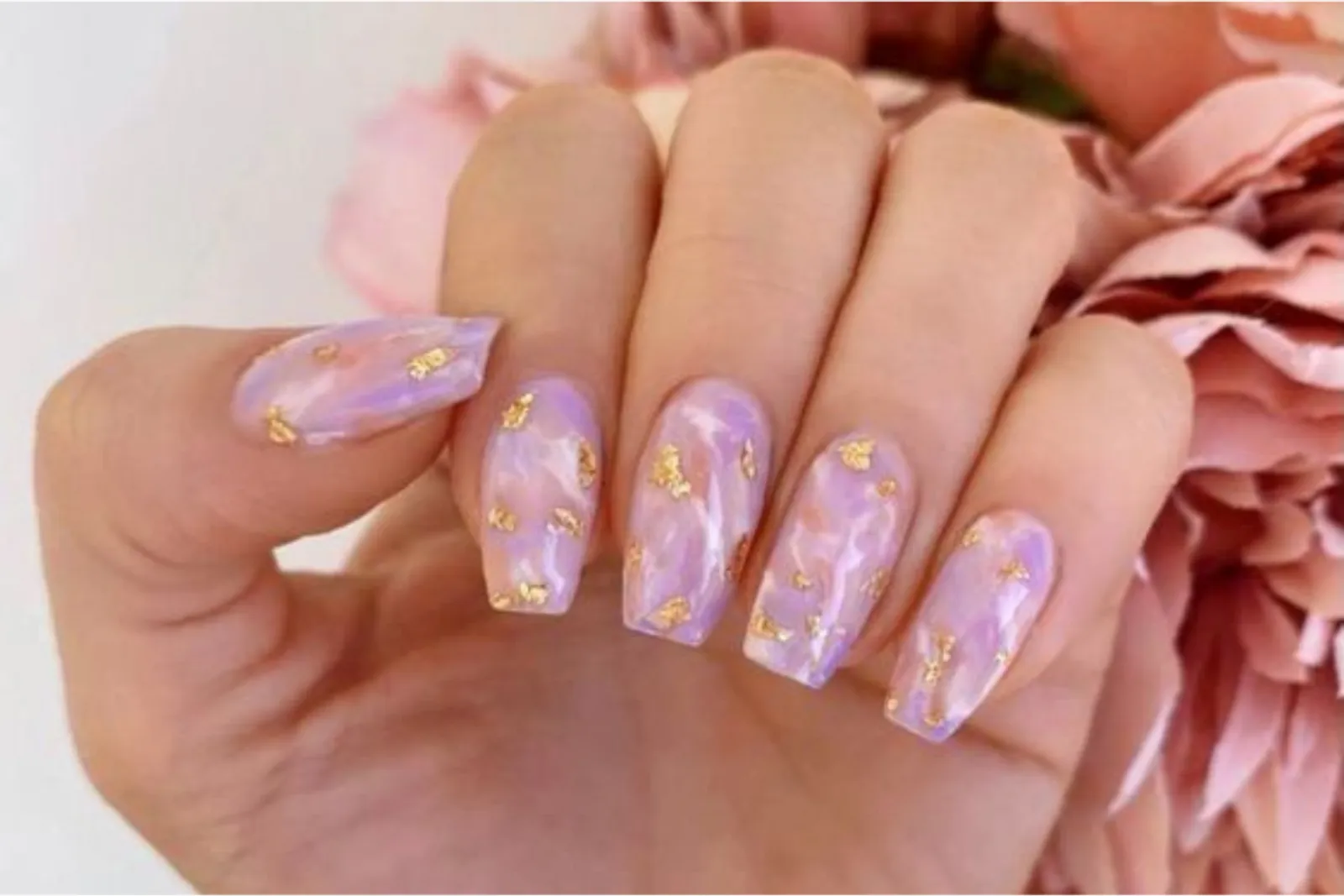 8 Inspirasi Nail Art Nuansa Pink, Bikin Kuku Makin Cantik