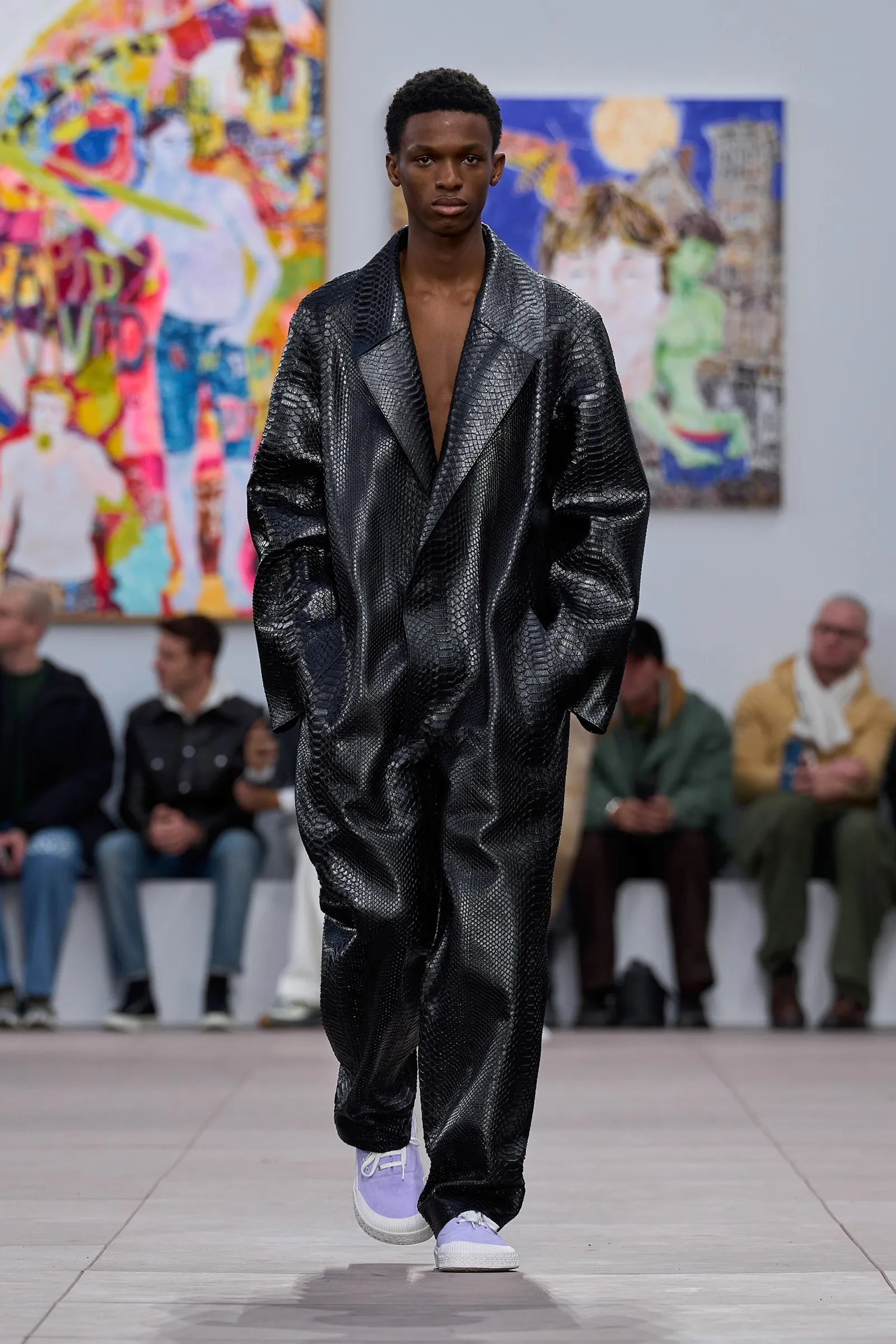 7 Hal Menarik di Fashion Show Loewe Menswear Fall/Winter 2024