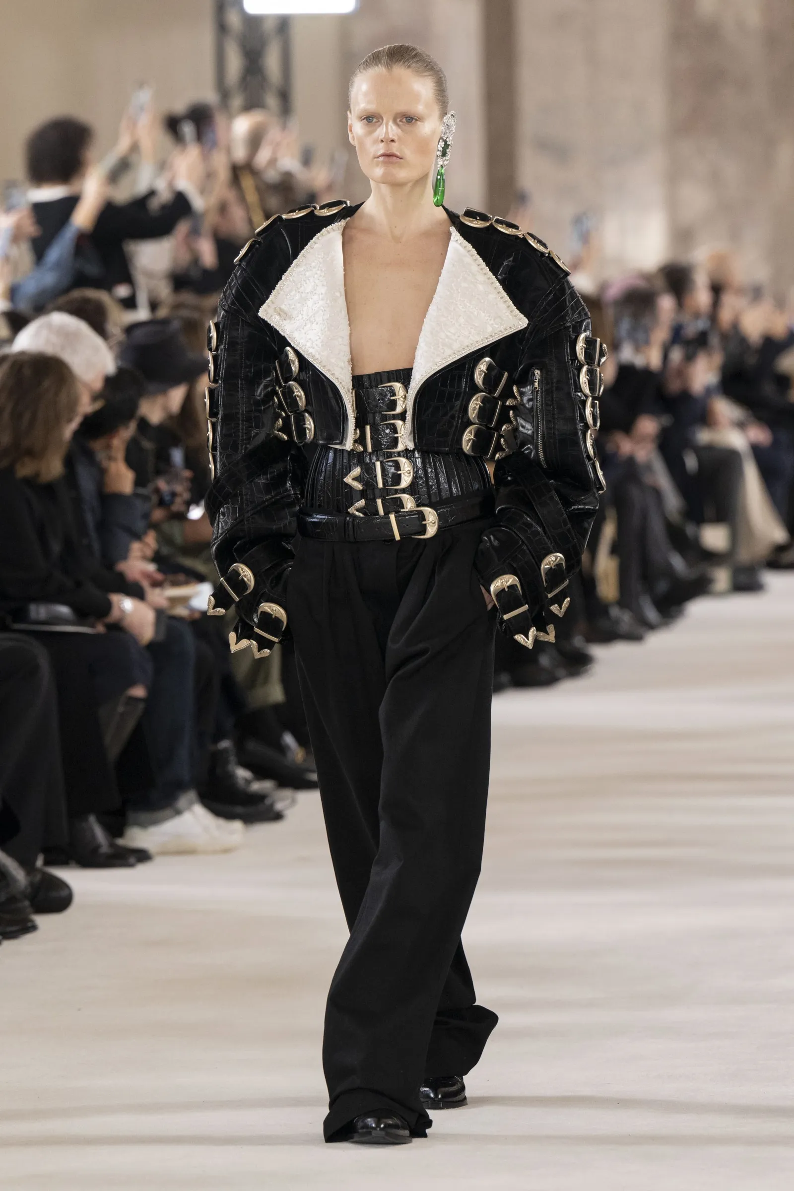 7 Hal Menarik di Fashion Show Schiaparelli Haute Couture S/S 2024