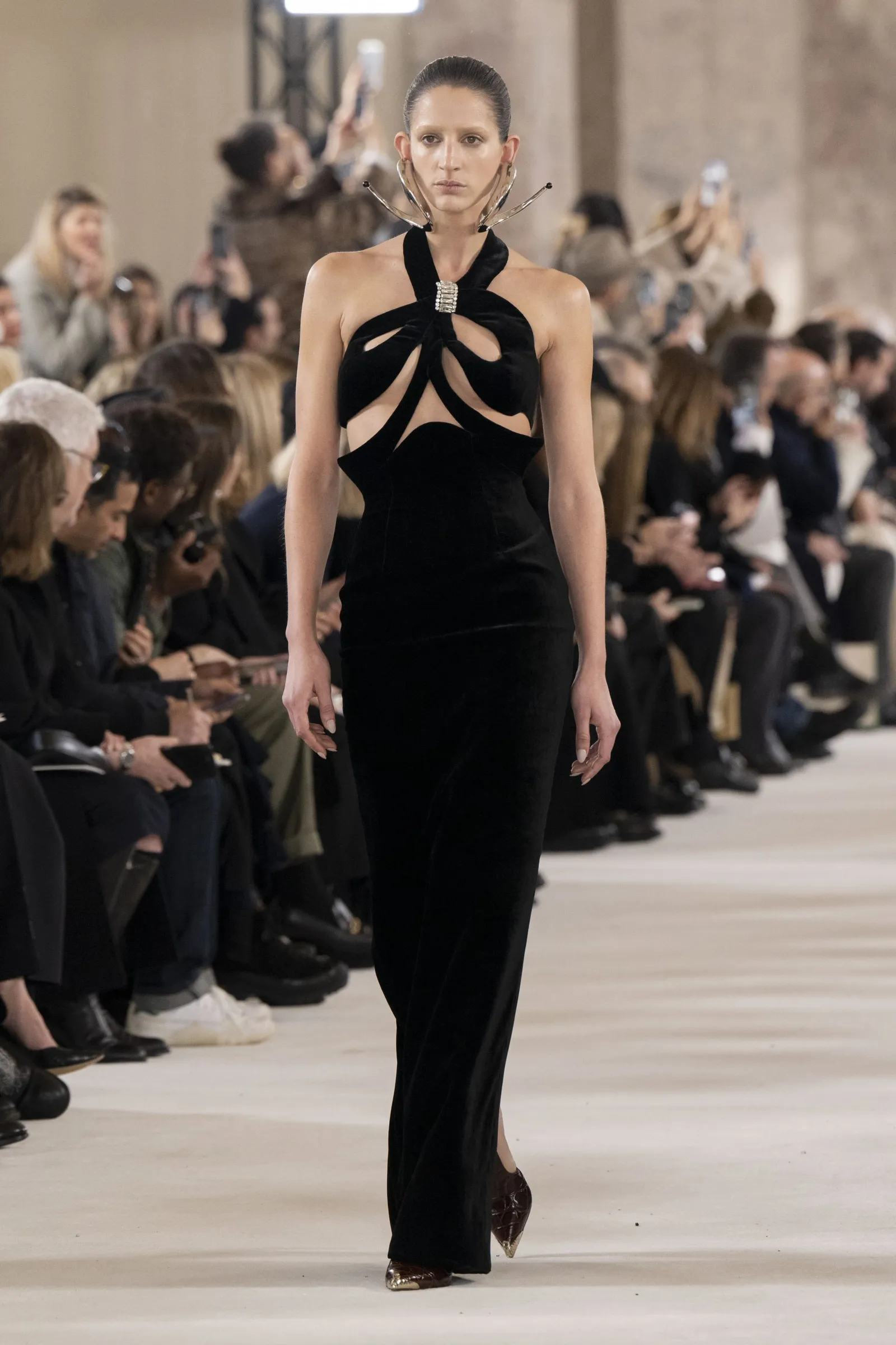 7 Hal Menarik di Fashion Show Schiaparelli Haute Couture S/S 2024