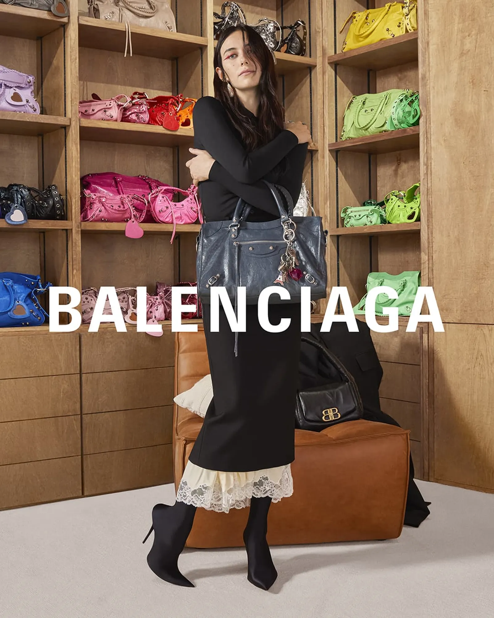 Seleb Hollywood Pamer Lemari Pakaian di Campaign Terbaru Balenciaga