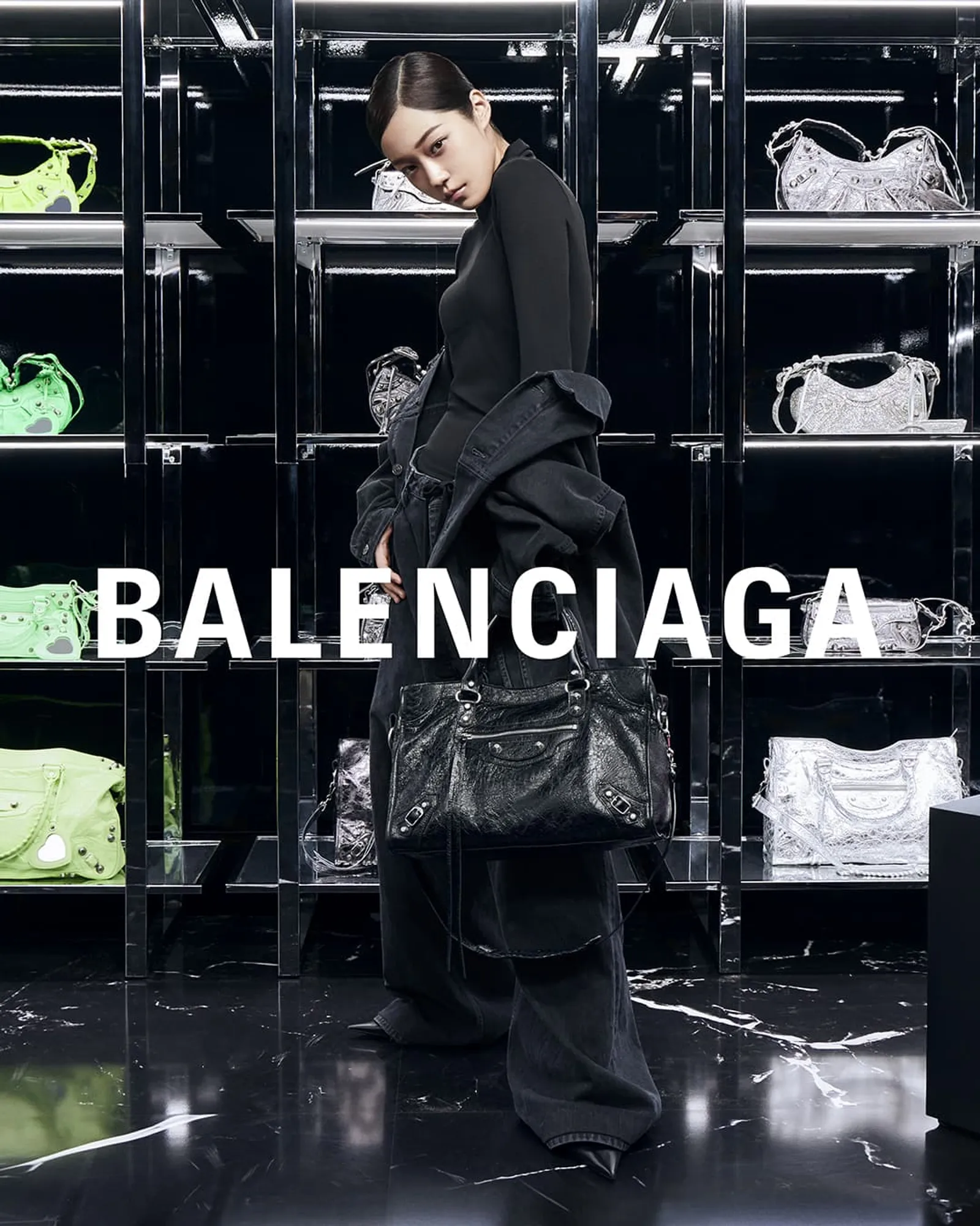 Seleb Hollywood Pamer Lemari Pakaian di Campaign Terbaru Balenciaga