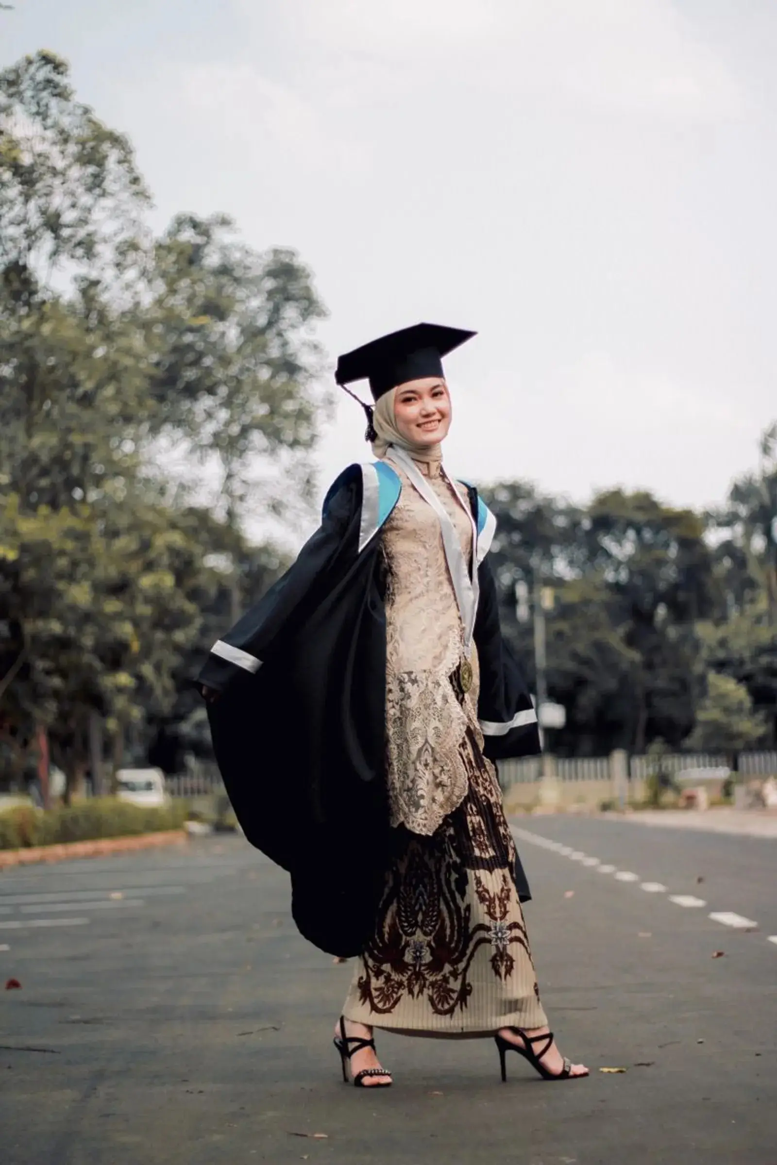 Pilihan Model Sepatu Heels Simpel untuk Kebaya Wisuda