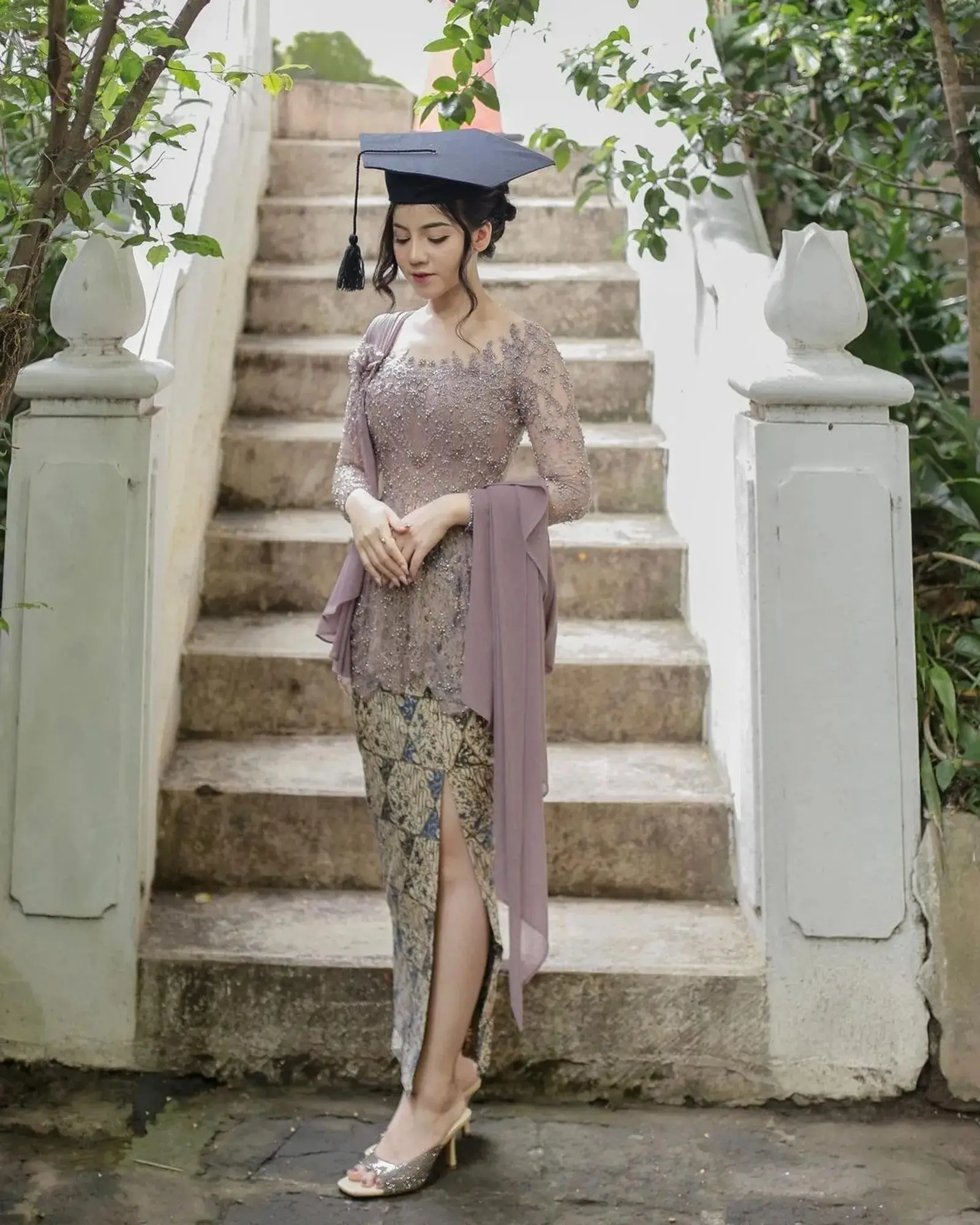 Pilihan Model Sepatu Heels Simpel untuk Kebaya Wisuda