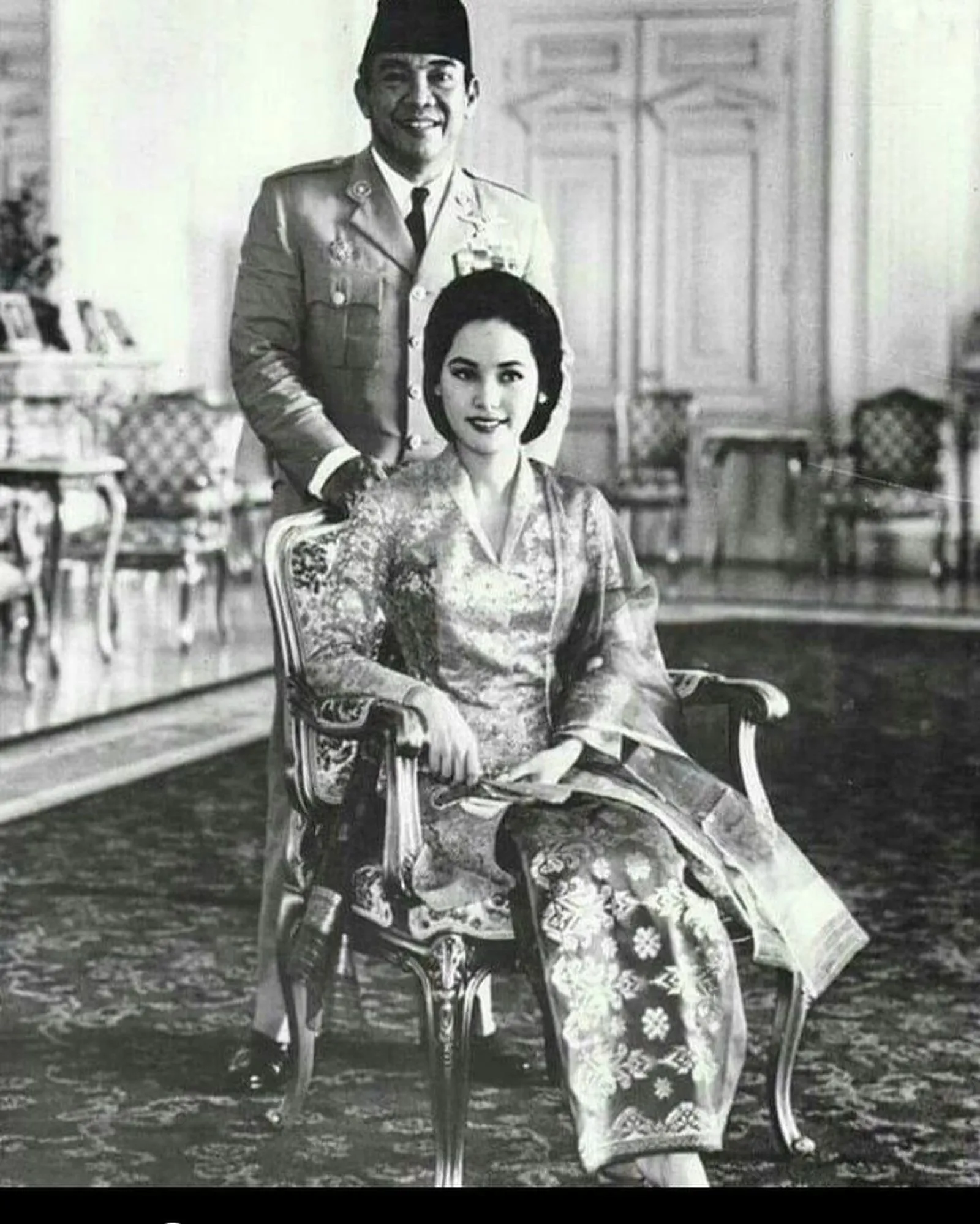 Profil Dewi Soekarno, Istri Soekarno yang Hadir di Fashion Show Dior