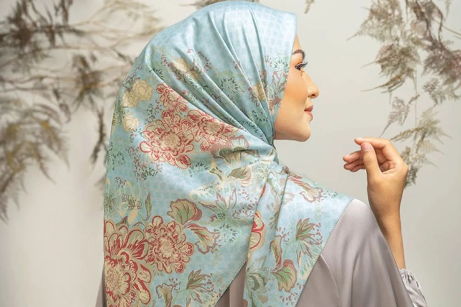 9 Rekomendasi Jilbab Segi Empat Motif Branded yang Bagus