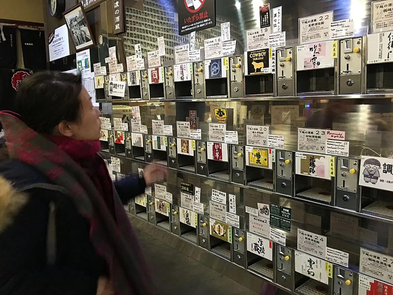 Terlalu Eksentrik, Ini Dia 15+ Vending Machine Paling Aneh di Jepang