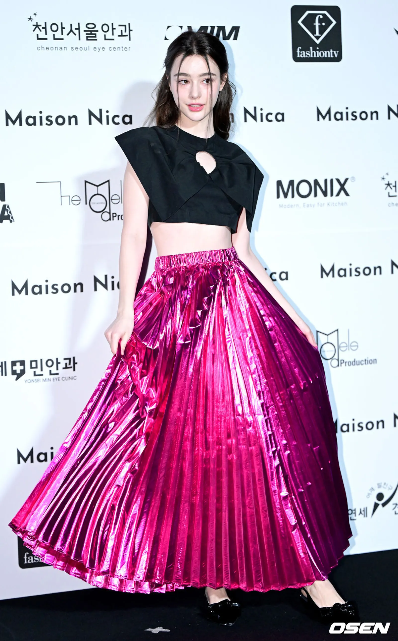 Gaya Keren Artis Korea Selama Seoul Fashion Week Fall/Winter 2024