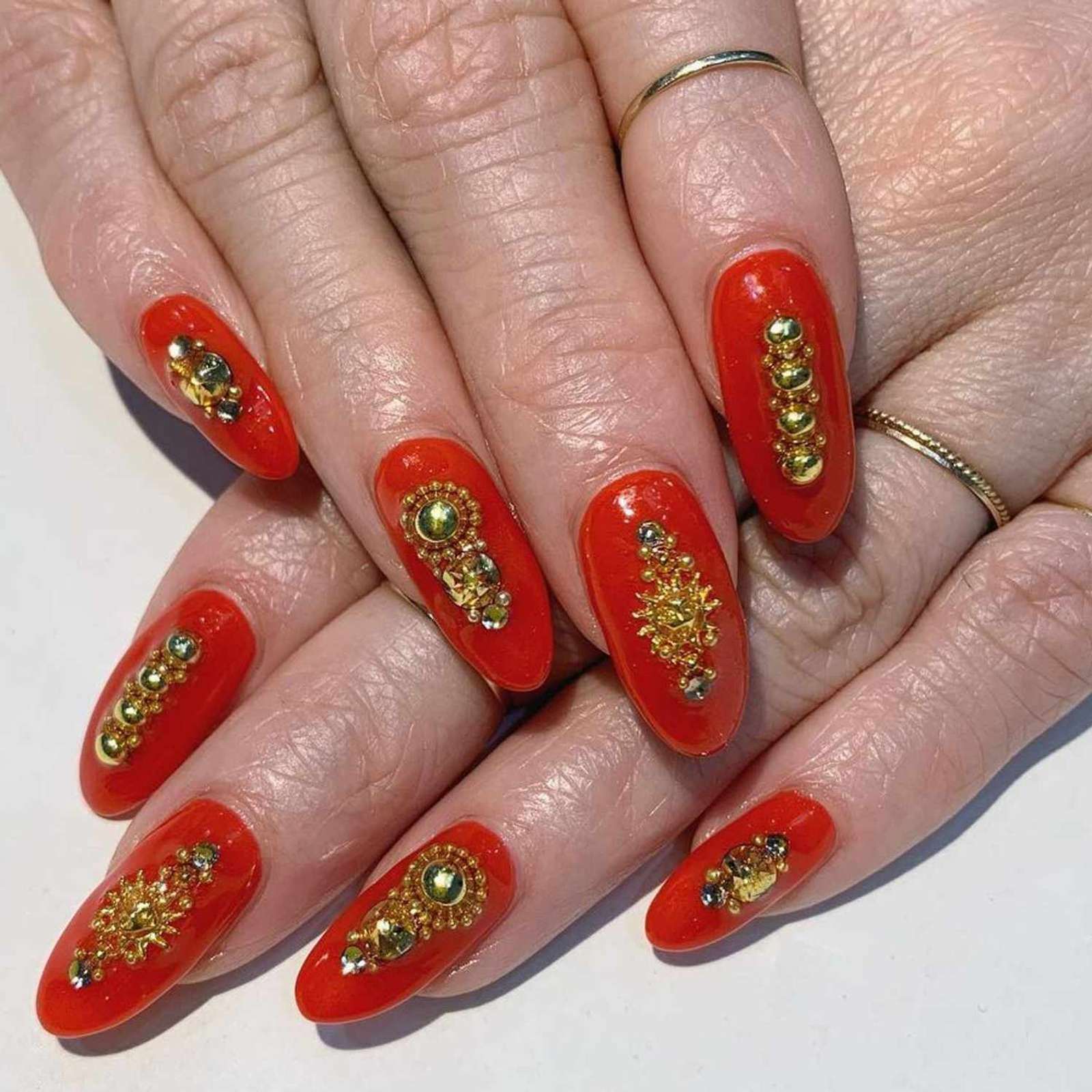 Contek Nail Art Imlek, Buat Tampilan Lebih Bersinar di Tahun Naga 