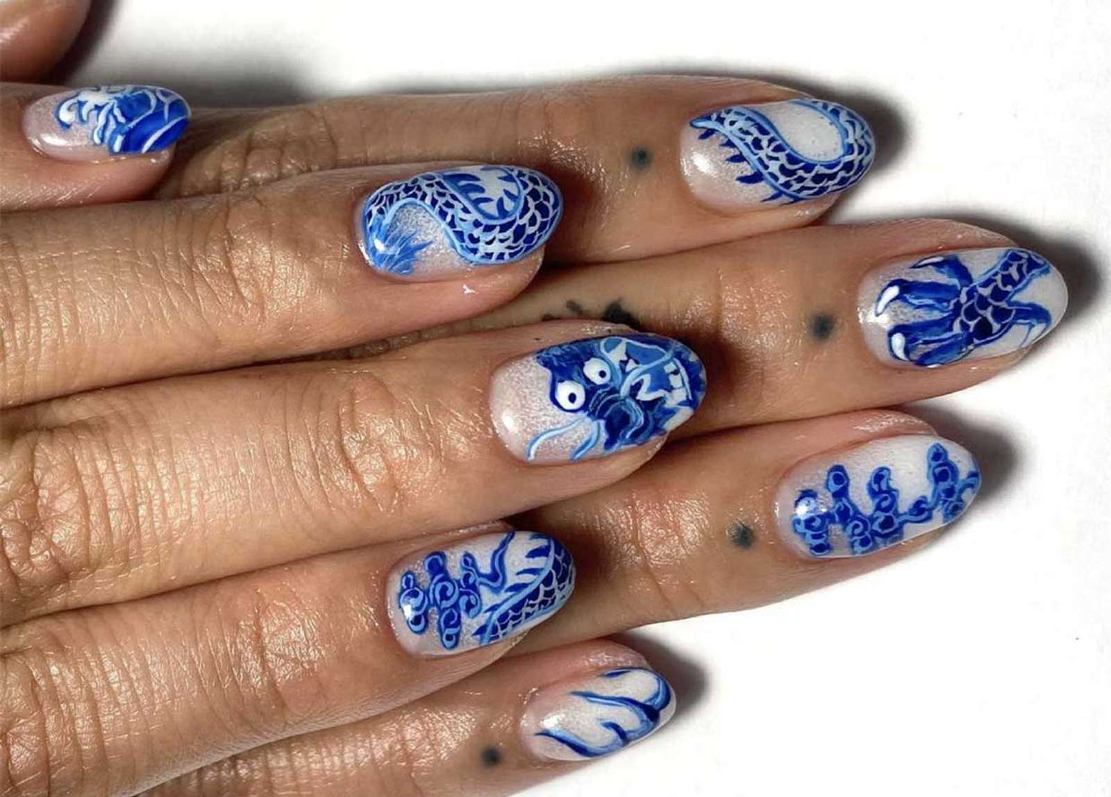 Contek Nail Art Imlek, Buat Tampilan Lebih Bersinar di Tahun Naga 