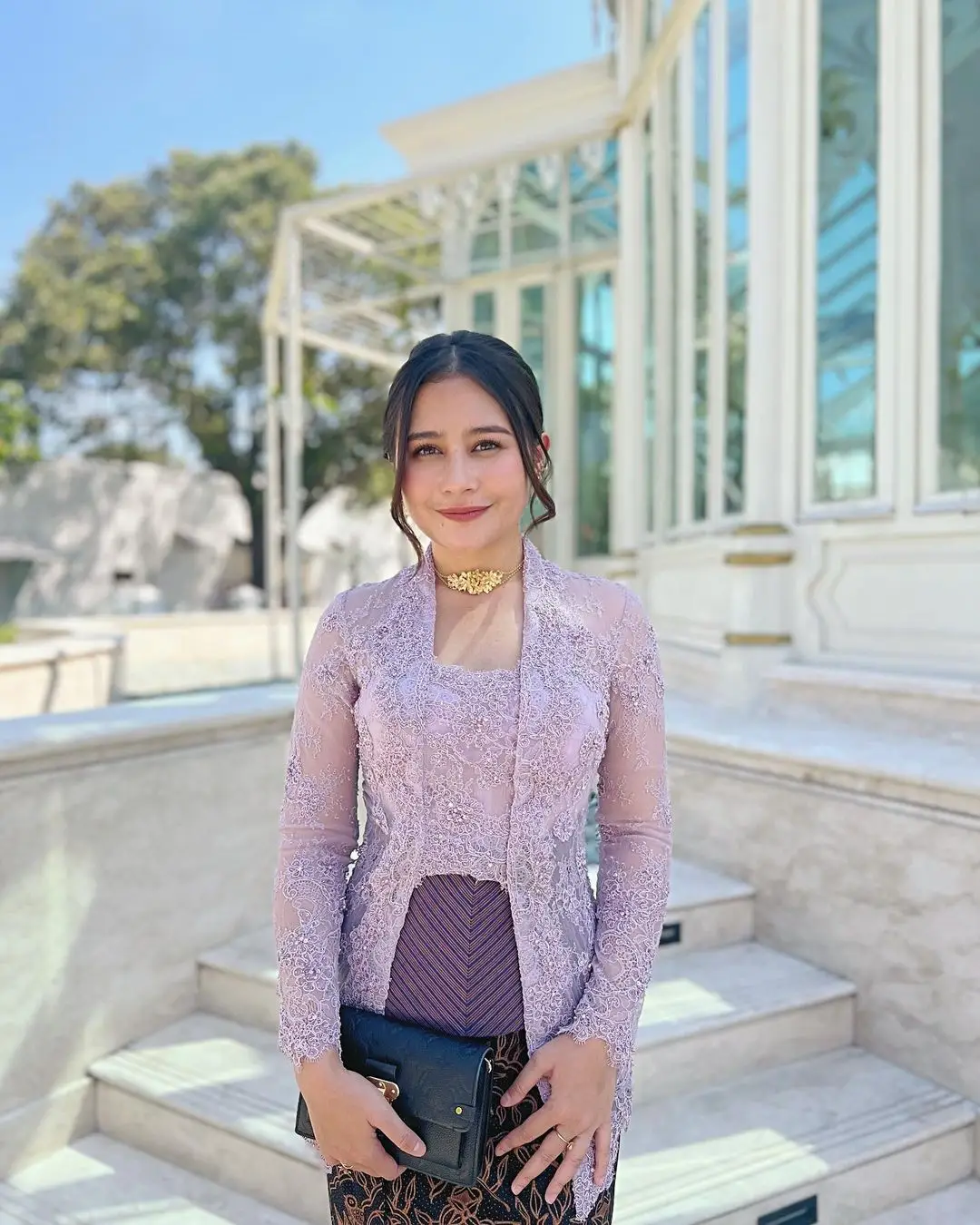 Inspirasi Kebaya Warna Ungu Pastel