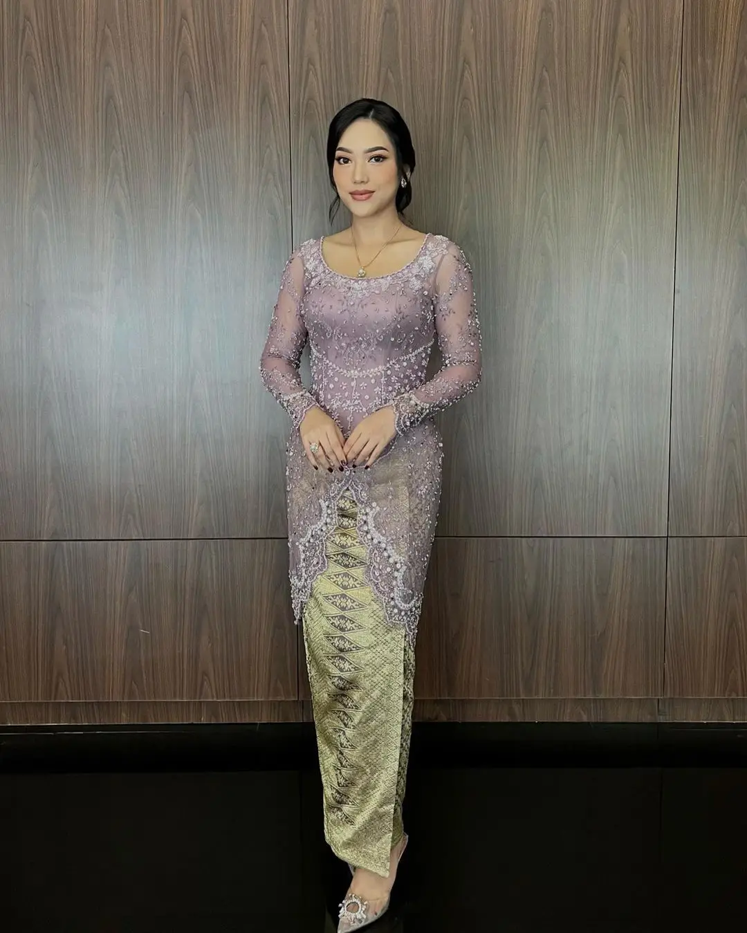 Inspirasi Kebaya Warna Ungu Pastel